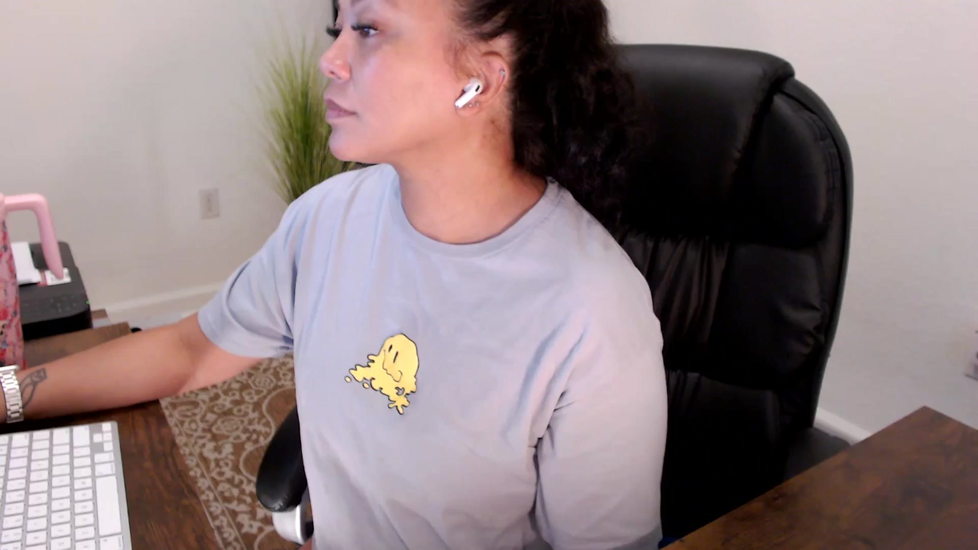 Gallery image thumbnail from MickaylaStar's myfreecams stream on, 08/20/2025, 15:03 image 4 of 20