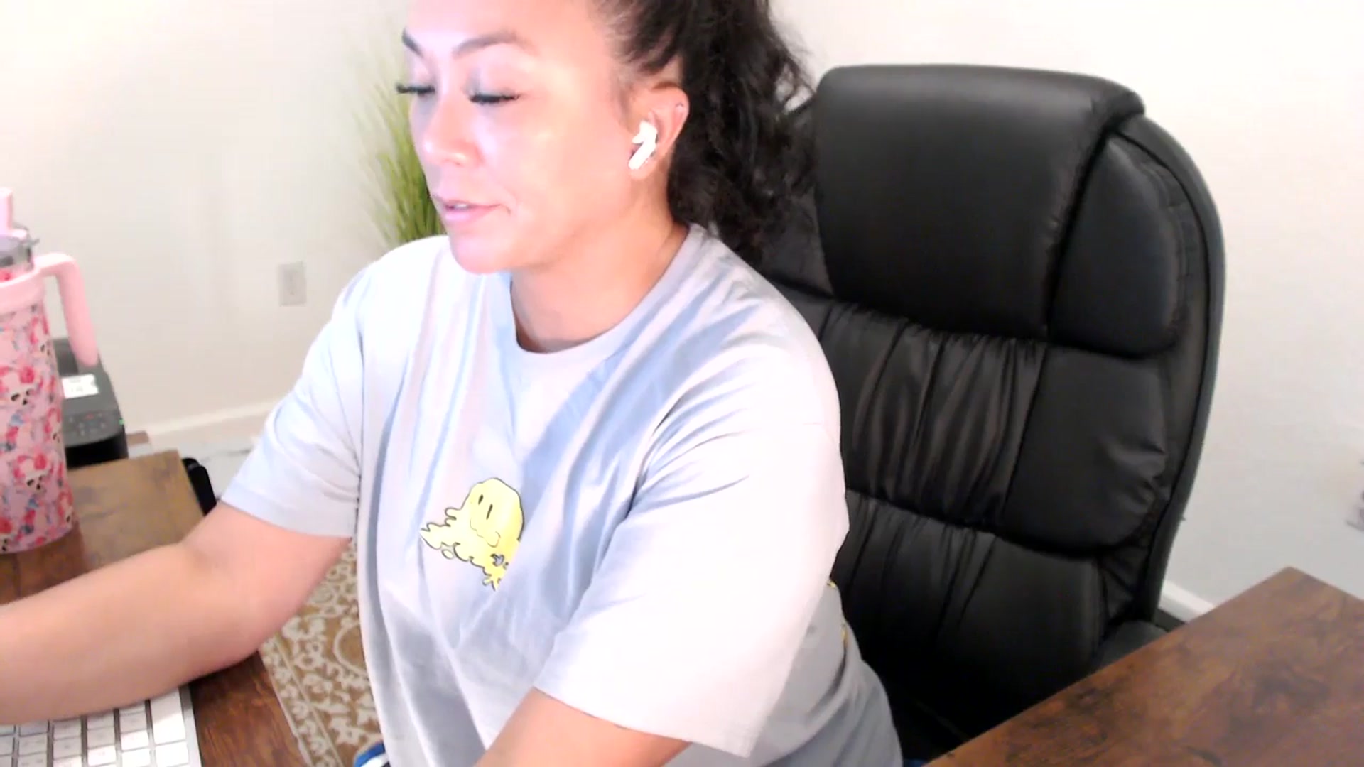 Gallery image thumbnail from MickaylaStar's myfreecams stream on, 08/20/2025, 15:03 image 16 of 20