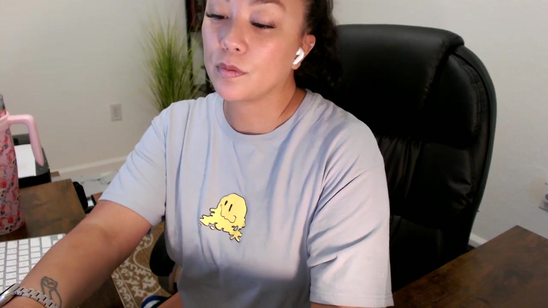 Gallery image thumbnail from MickaylaStar's myfreecams stream on, 08/20/2025, 15:36 image 8 of 20