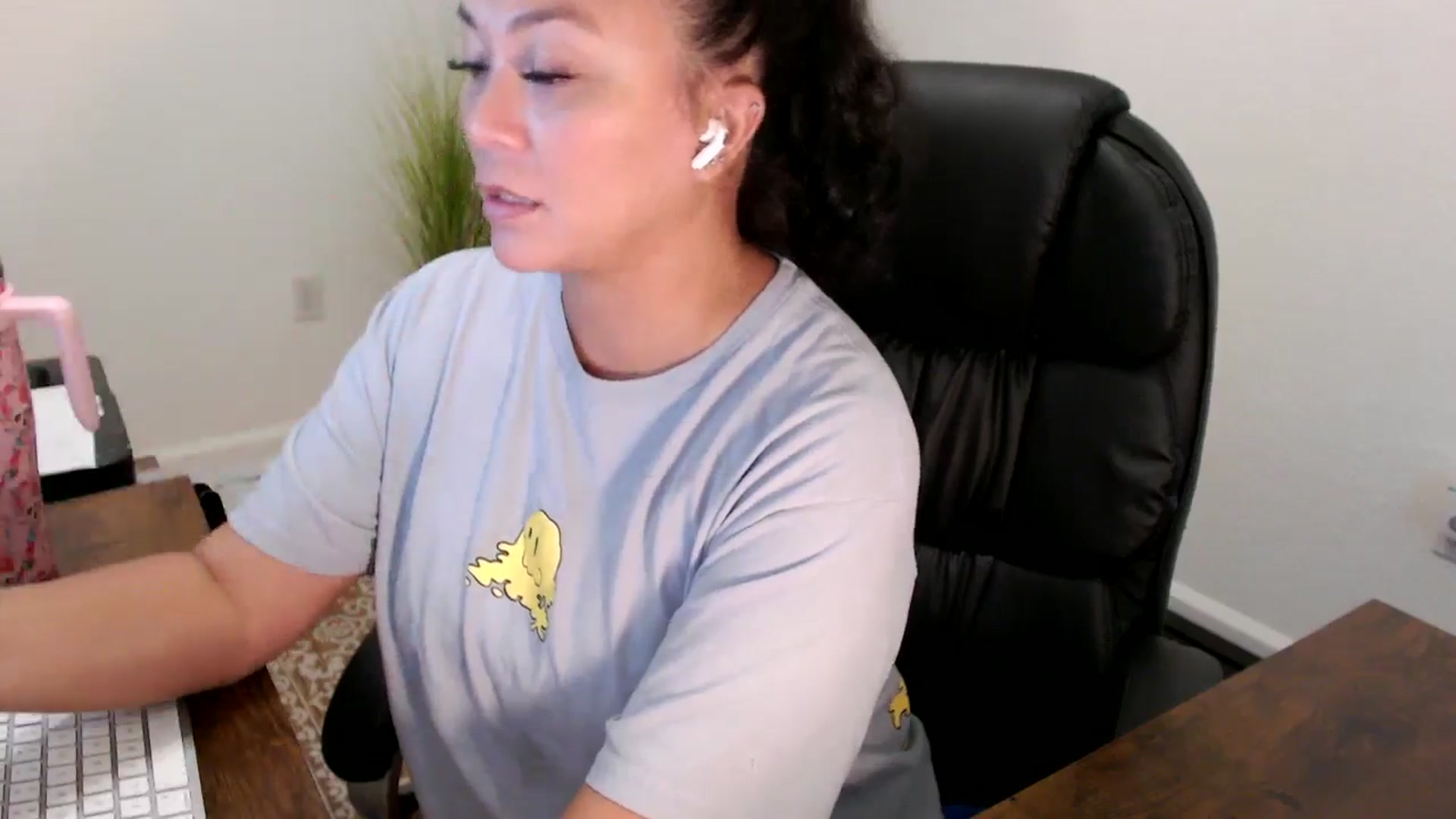 Gallery image thumbnail from MickaylaStar's myfreecams stream on, 08/20/2025, 15:36 image 20 of 20