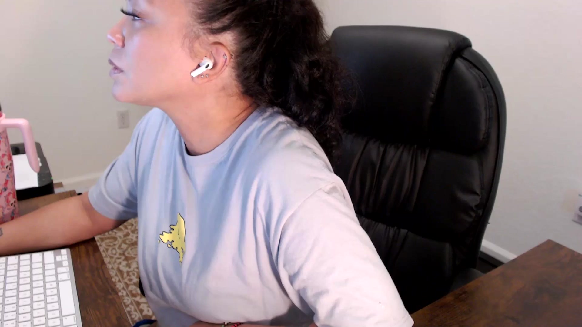 Gallery image thumbnail from MickaylaStar's myfreecams stream on, 08/20/2025, 15:36 image 16 of 20