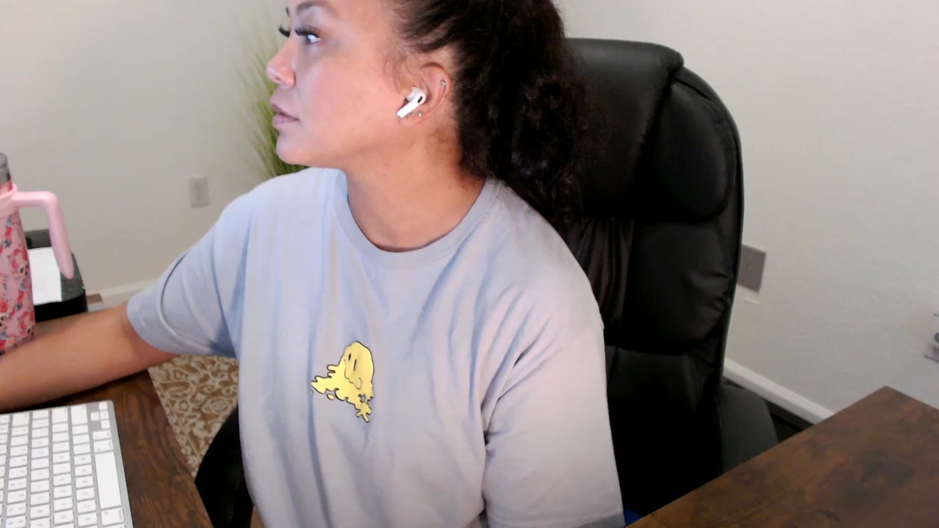 Gallery image thumbnail from MickaylaStar's myfreecams stream on, 08/20/2025, 15:36 image 14 of 20