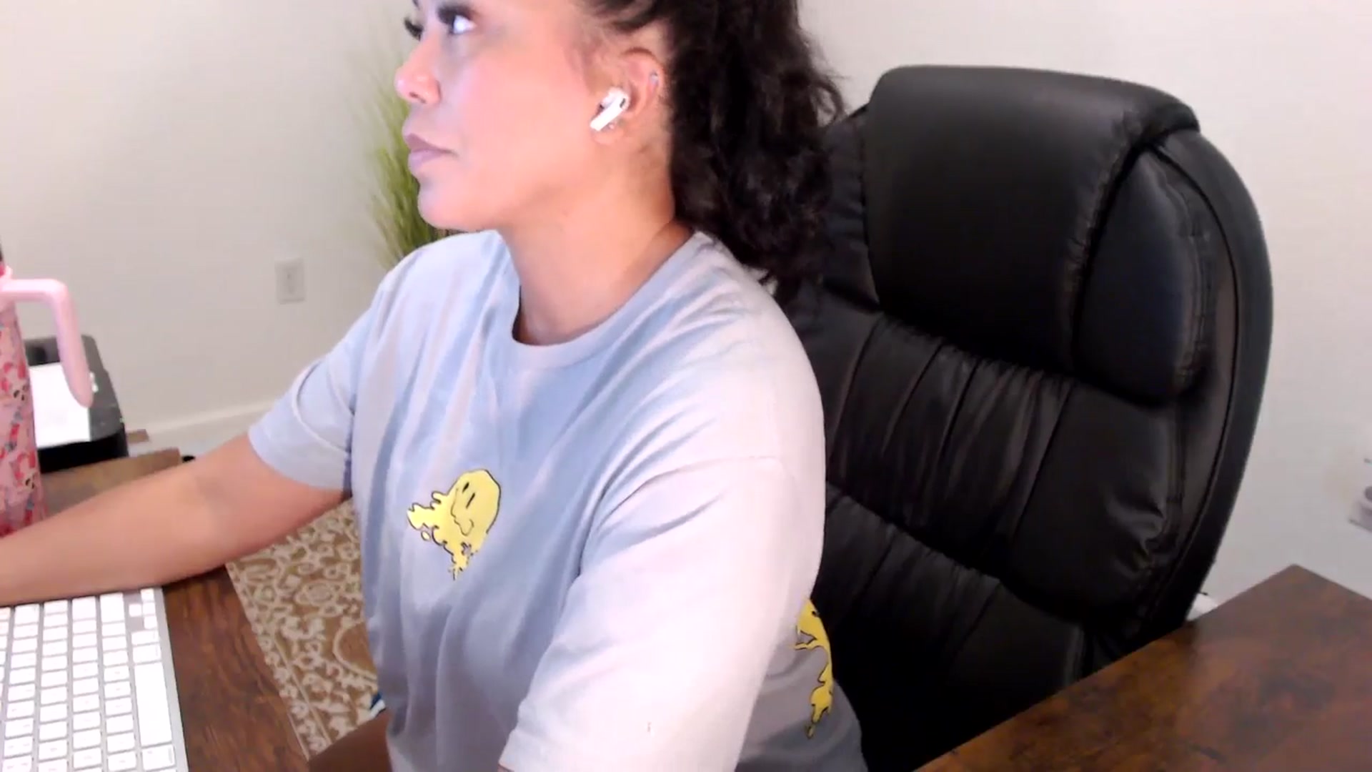 Gallery image thumbnail from MickaylaStar's myfreecams stream on, 08/20/2025, 15:50 image 2 of 20