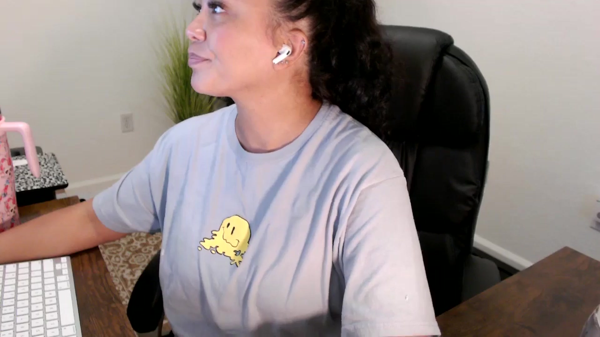 Gallery image thumbnail from MickaylaStar's myfreecams stream on, 08/20/2025, 15:50 image 11 of 20