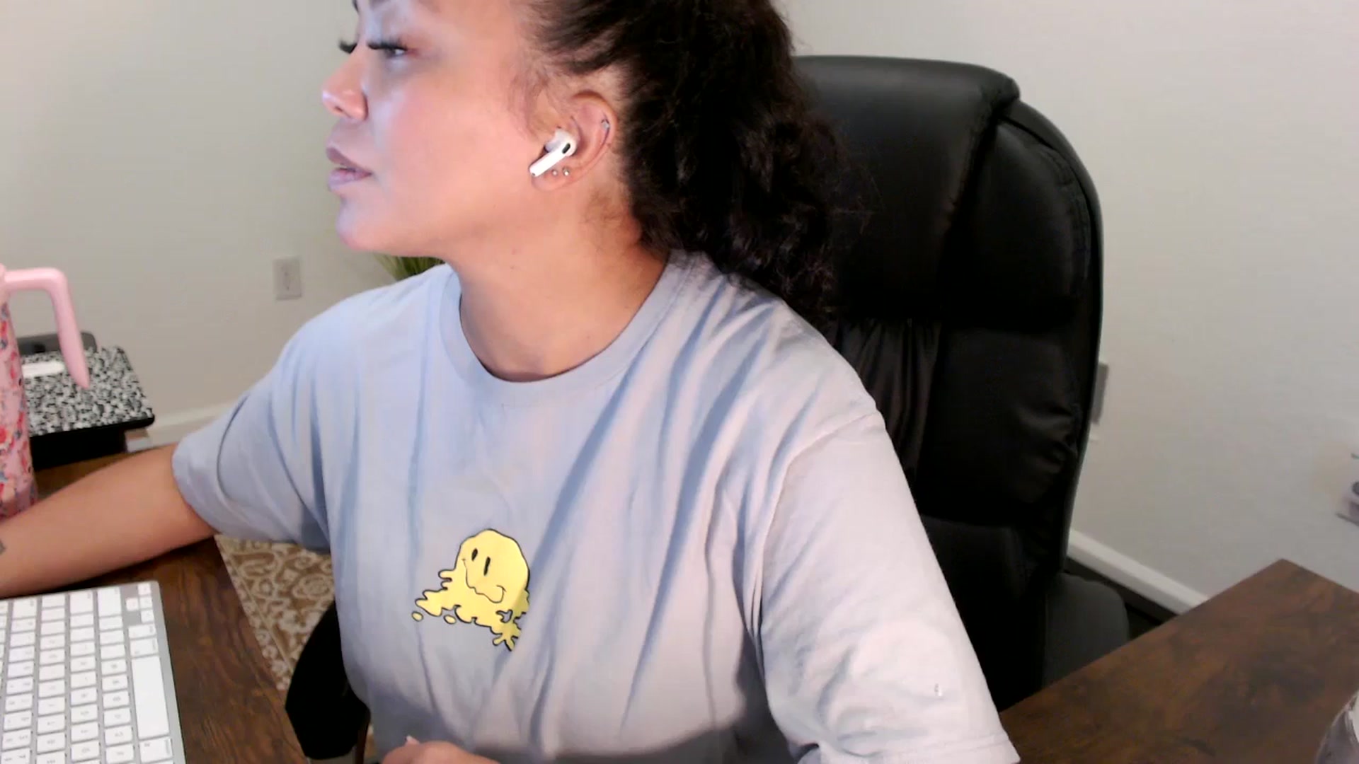 Gallery image thumbnail from MickaylaStar's myfreecams stream on, 08/20/2025, 15:50 image 12 of 20