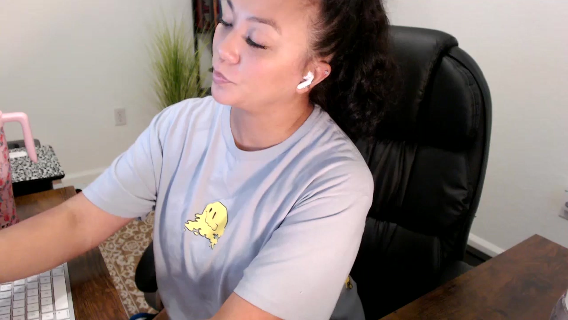 Gallery image thumbnail from MickaylaStar's myfreecams stream on, 08/20/2025, 15:50 image 15 of 20