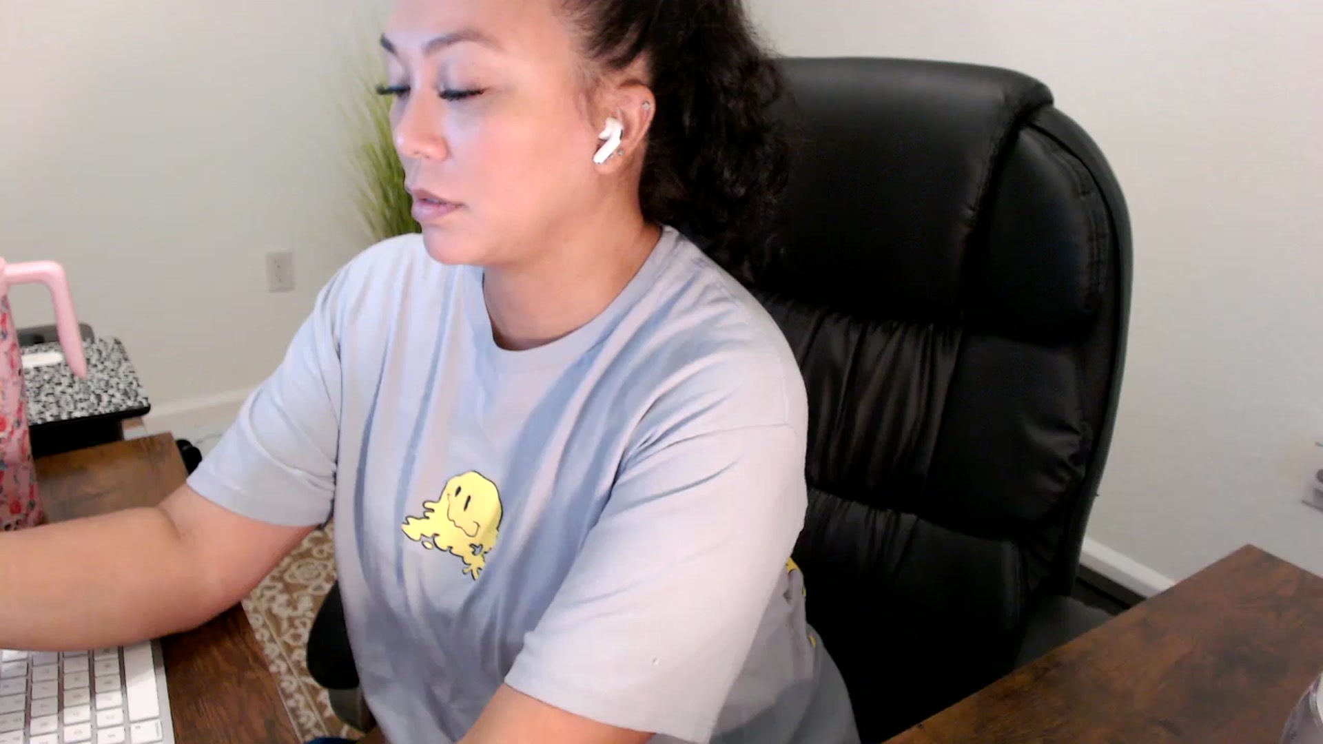 Gallery image thumbnail from MickaylaStar's myfreecams stream on, 08/20/2025, 15:50 image 14 of 20