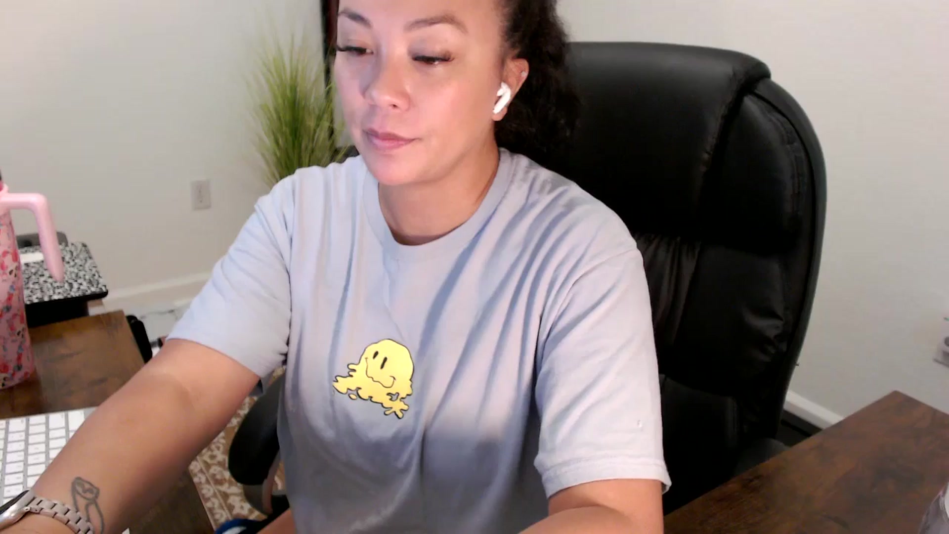 Gallery image thumbnail from MickaylaStar's myfreecams stream on, 08/20/2025, 15:50 image 9 of 20