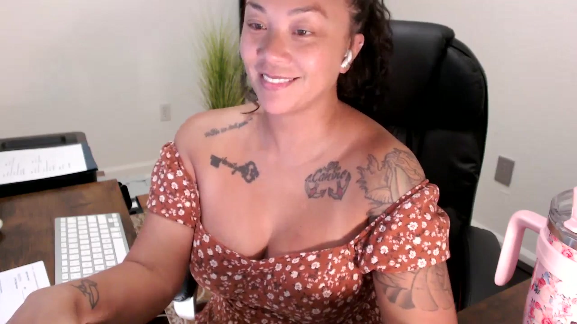 Gallery image thumbnail from MickaylaStar's myfreecams stream on, 08/27/2025, 19:05 image 8 of 20