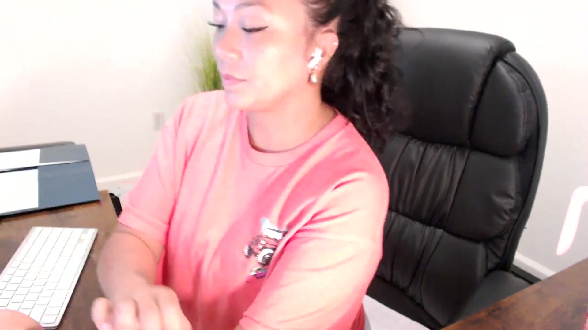 Gallery image thumbnail from MickaylaStar's myfreecams stream on, 08/28/2025, 15:29 image 14 of 20