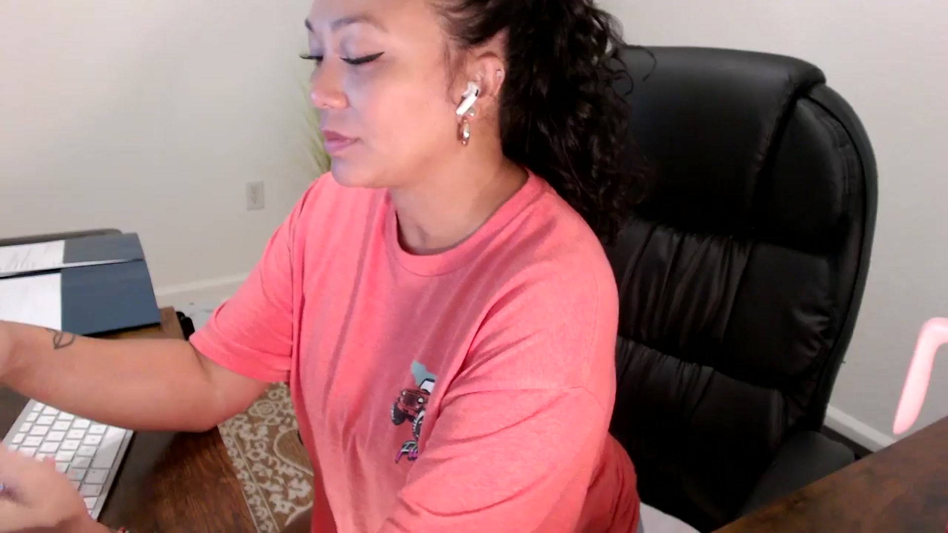 Gallery image thumbnail from MickaylaStar's myfreecams stream on, 08/28/2025, 15:29 image 15 of 20