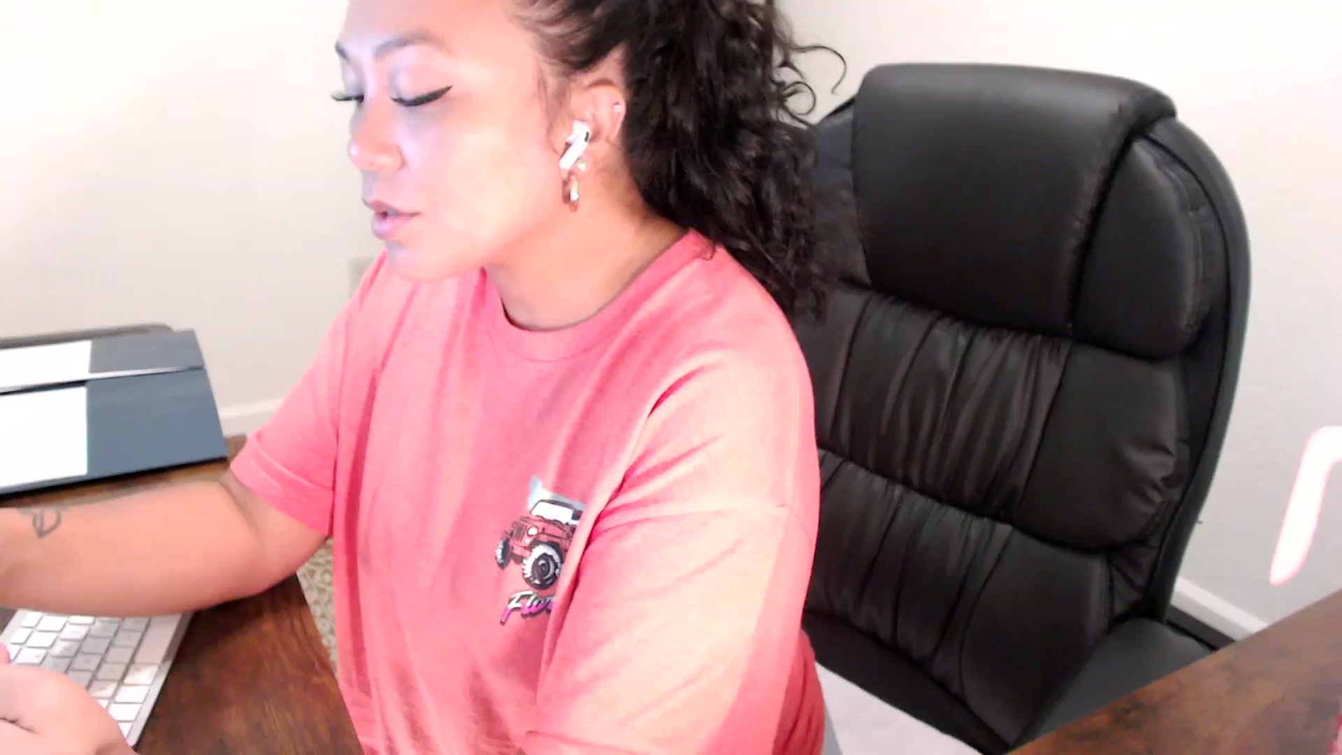 Gallery image thumbnail from MickaylaStar's myfreecams stream on, 08/28/2025, 15:29 image 13 of 20