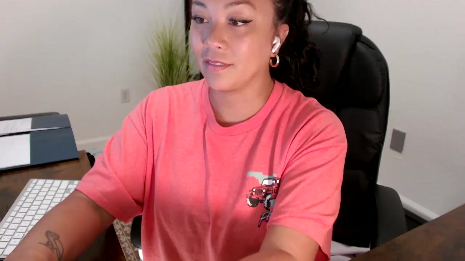 Gallery image thumbnail from MickaylaStar's myfreecams stream on, 08/28/2025, 15:29 image 1 of 20