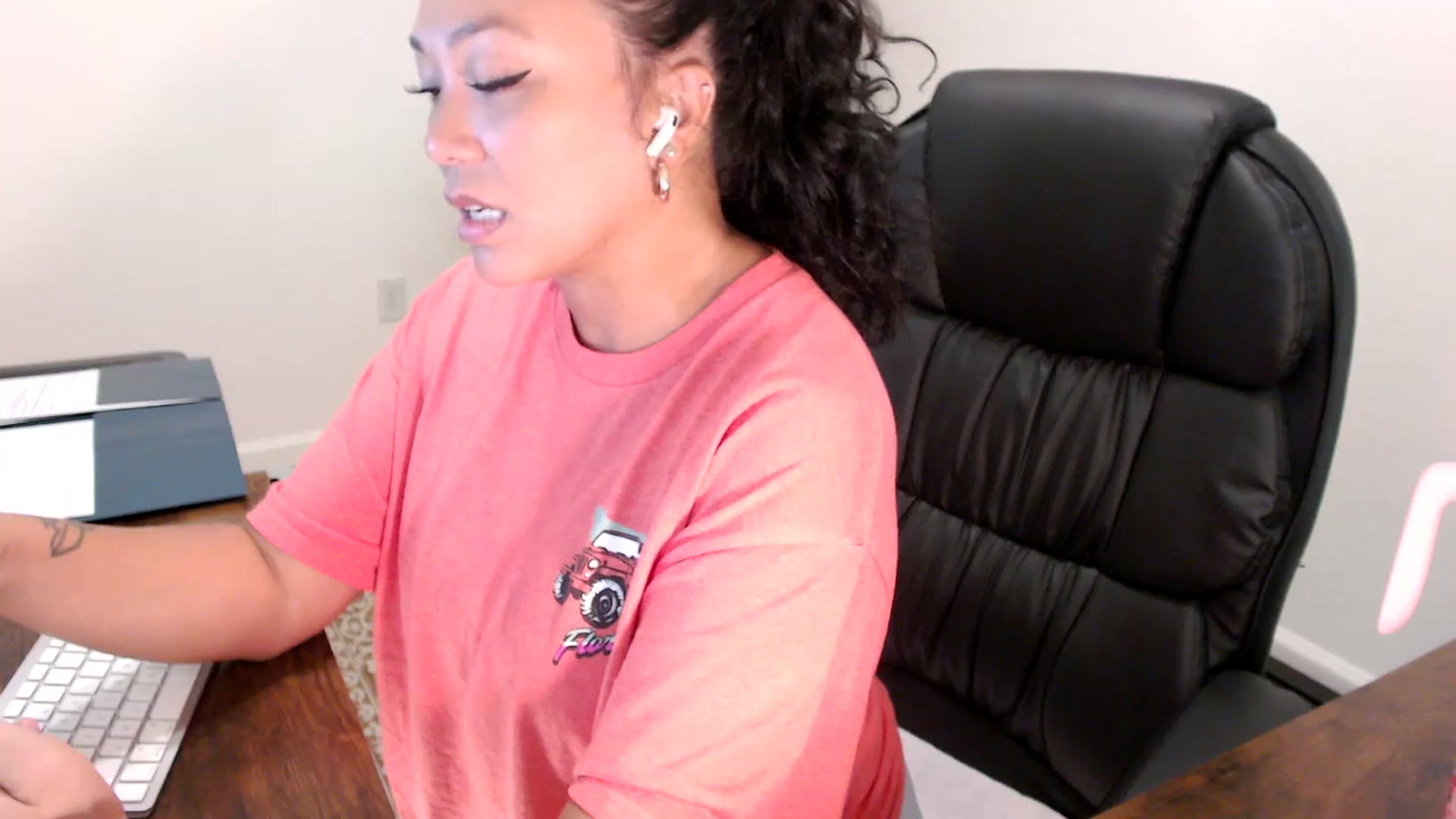 Gallery image thumbnail from MickaylaStar's myfreecams stream on, 08/28/2025, 15:29 image 10 of 20