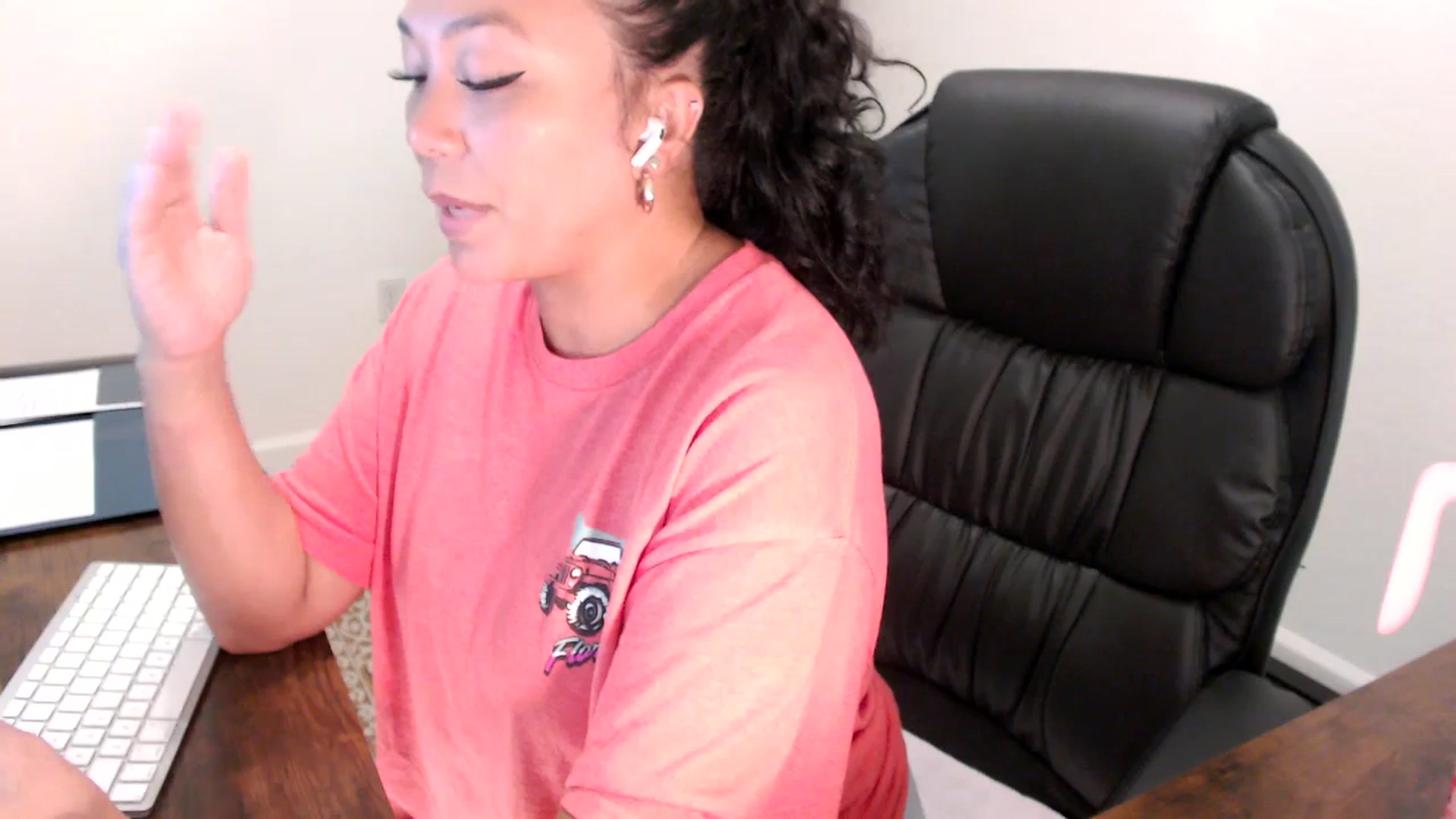 Gallery image thumbnail from MickaylaStar's myfreecams stream on, 08/28/2025, 15:29 image 12 of 20