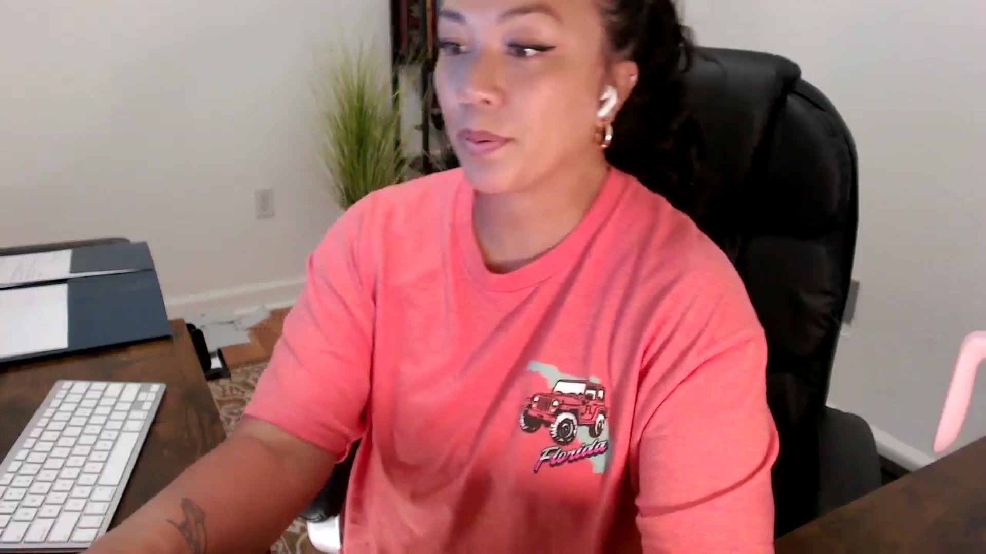 Gallery image thumbnail from MickaylaStar's myfreecams stream on, 08/28/2025, 15:43 image 12 of 20
