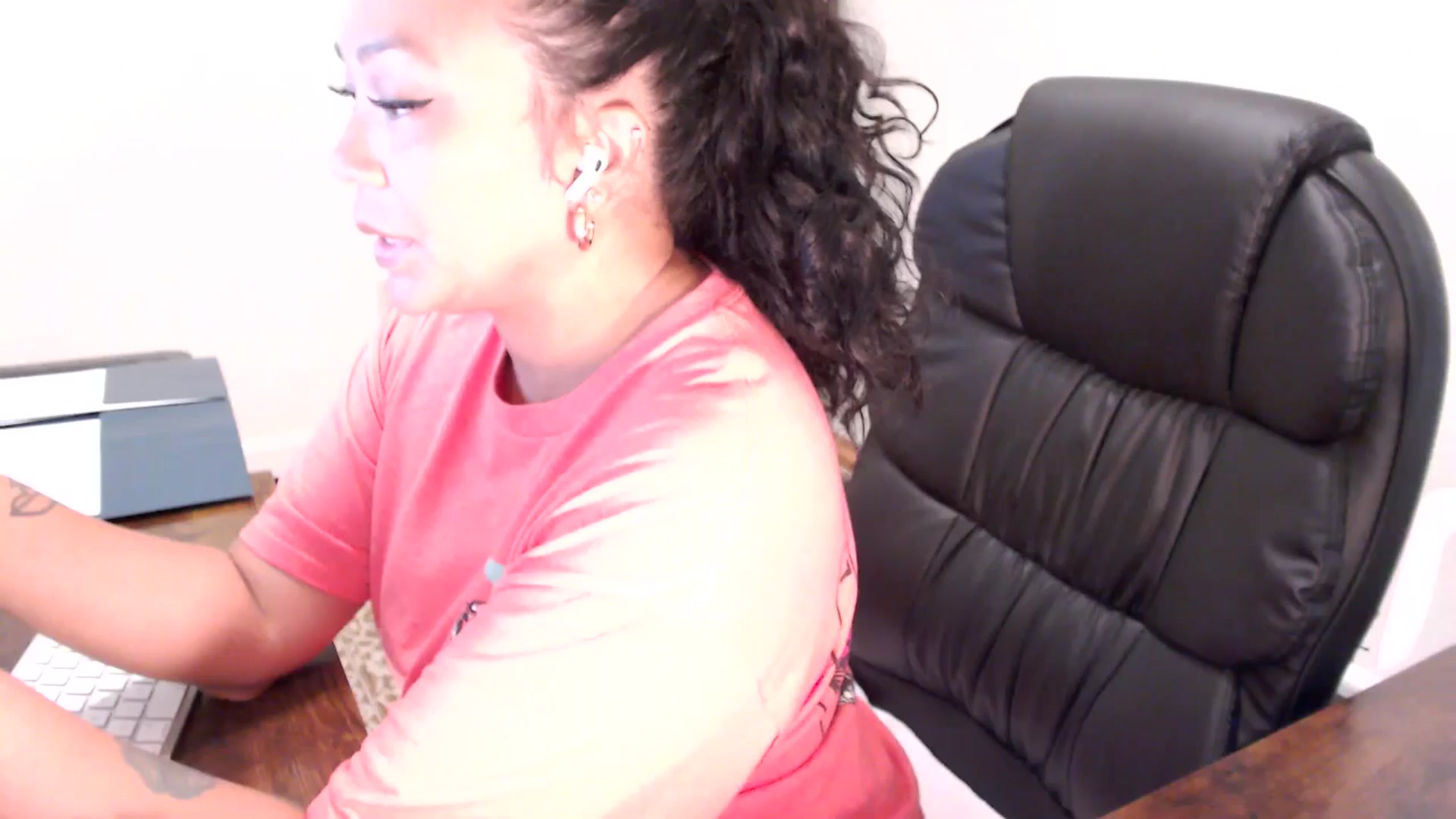 Gallery image thumbnail from MickaylaStar's myfreecams stream on, 08/28/2025, 15:43 image 1 of 20