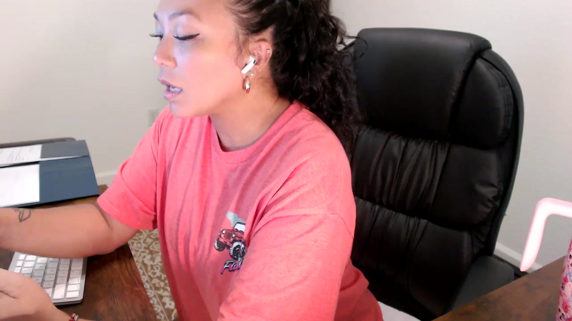 Gallery image thumbnail from MickaylaStar's myfreecams stream on, 08/28/2025, 16:20 image 12 of 20