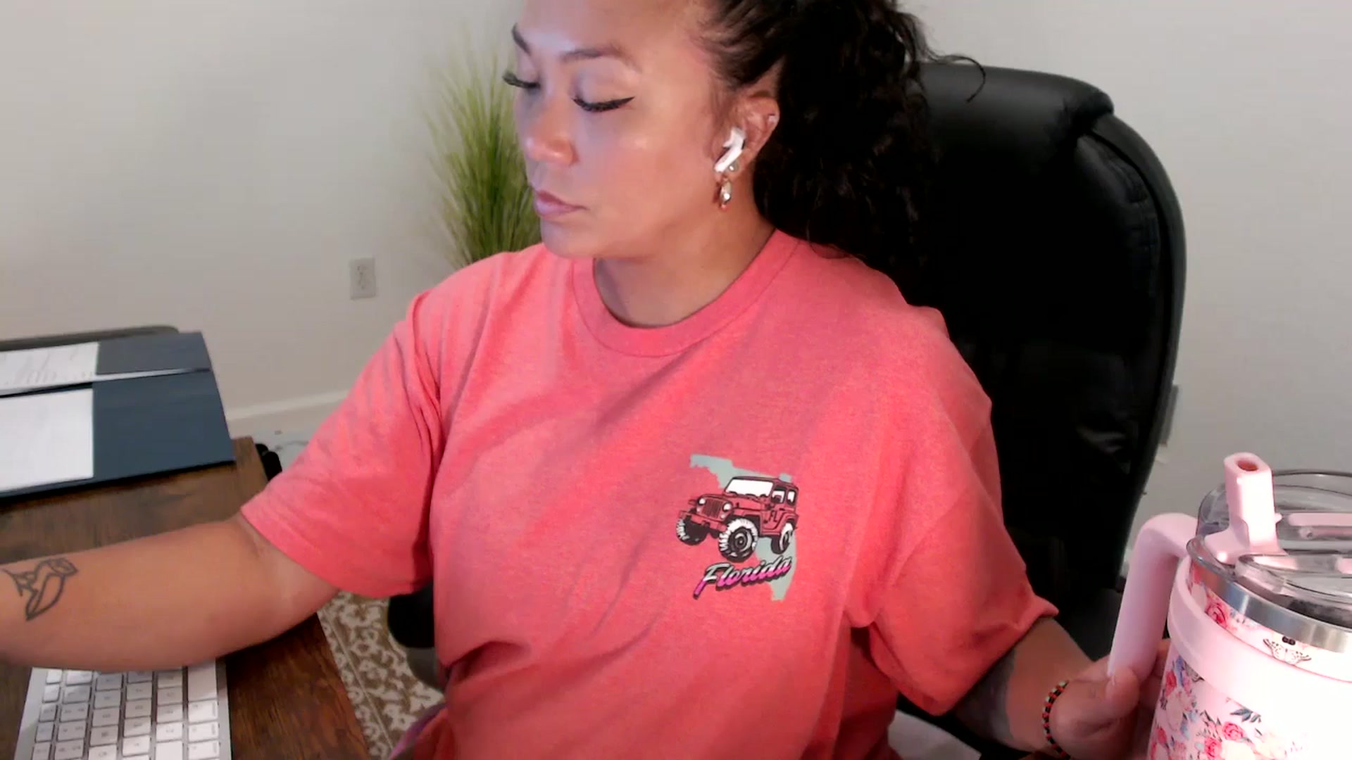 Gallery image thumbnail from MickaylaStar's myfreecams stream on, 08/28/2025, 16:46 image 8 of 20