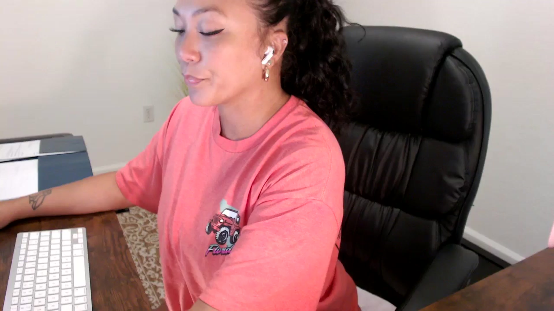 Gallery image thumbnail from MickaylaStar's myfreecams stream on, 08/28/2025, 16:46 image 12 of 20