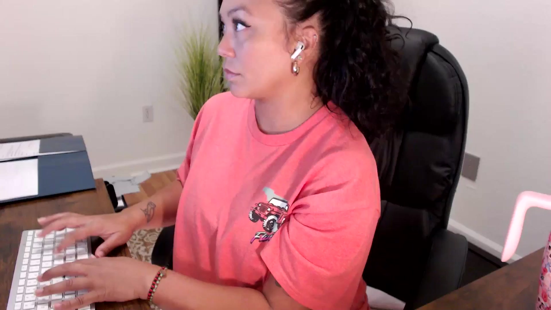 Gallery image thumbnail from MickaylaStar's myfreecams stream on, 08/28/2025, 16:46 image 1 of 20