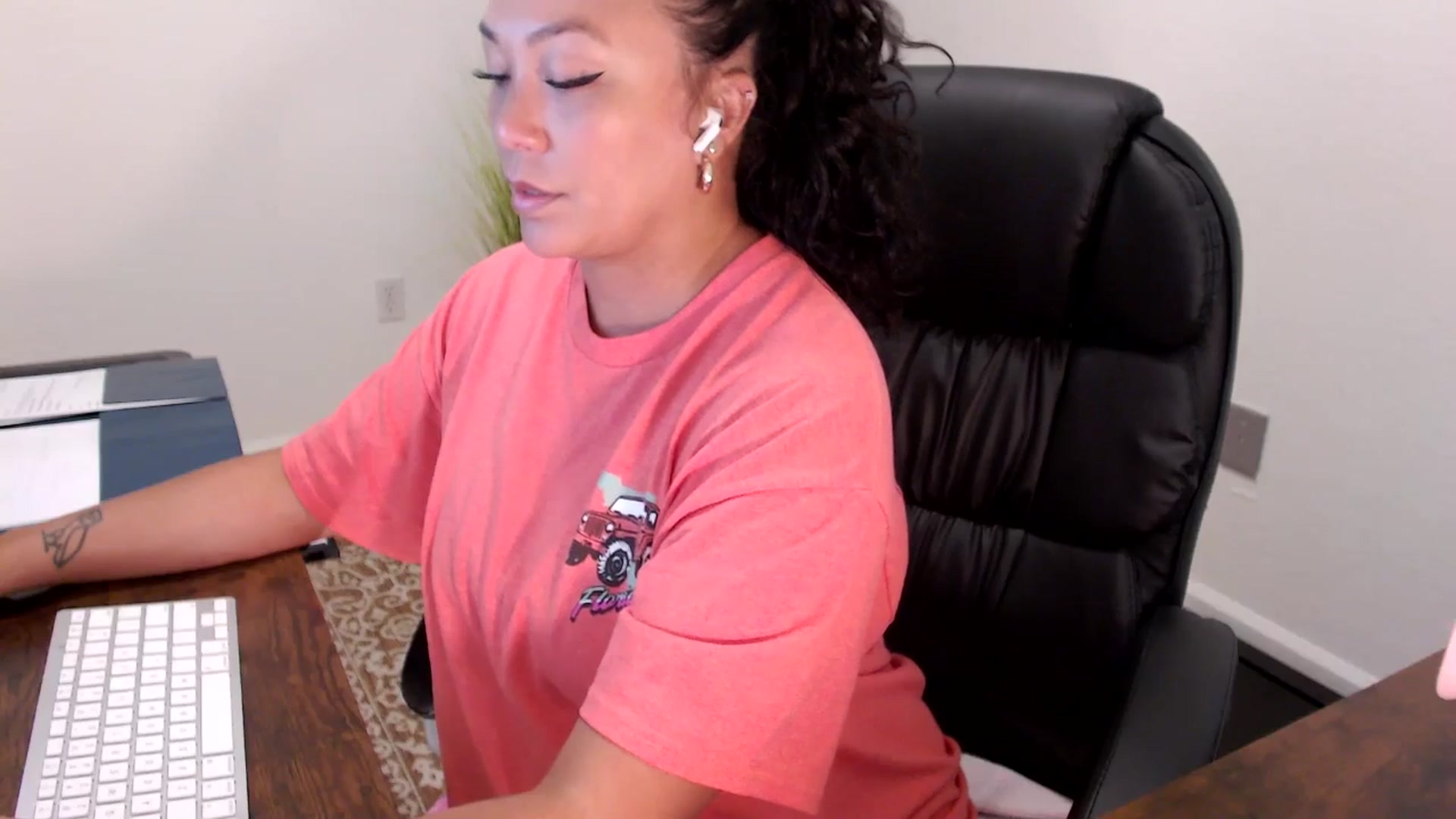 Gallery image thumbnail from MickaylaStar's myfreecams stream on, 08/28/2025, 16:46 image 3 of 20
