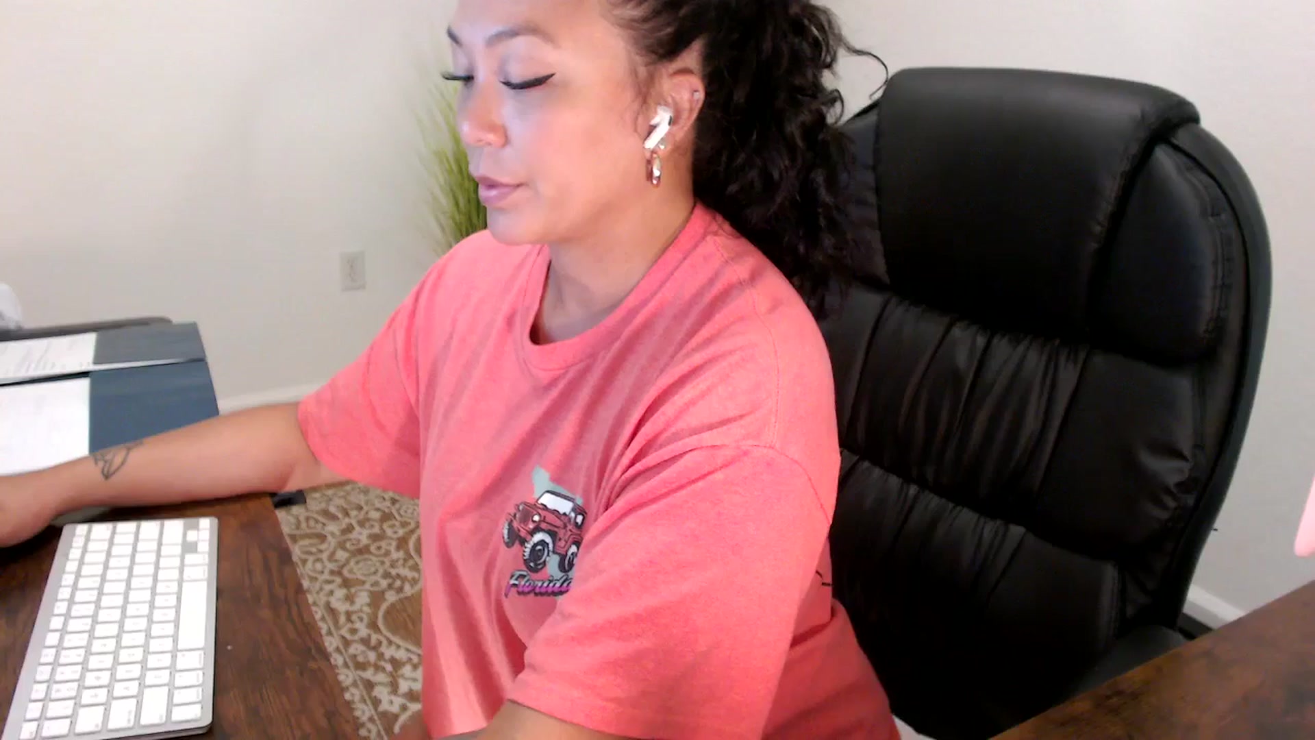 Gallery image thumbnail from MickaylaStar's myfreecams stream on, 08/28/2025, 17:34 image 15 of 20