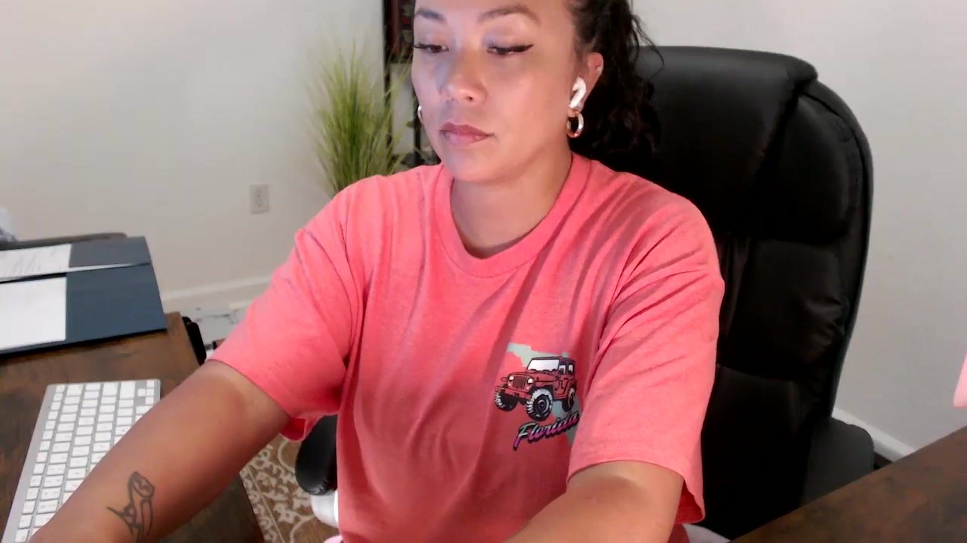 Gallery image thumbnail from MickaylaStar's myfreecams stream on, 08/28/2025, 17:34 image 11 of 20