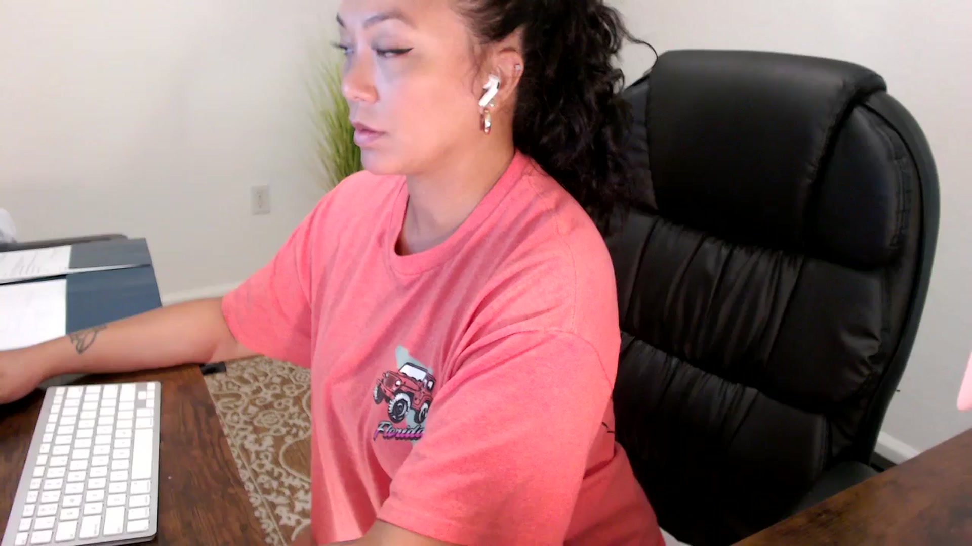 Gallery image thumbnail from MickaylaStar's myfreecams stream on, 08/28/2025, 17:34 image 16 of 20