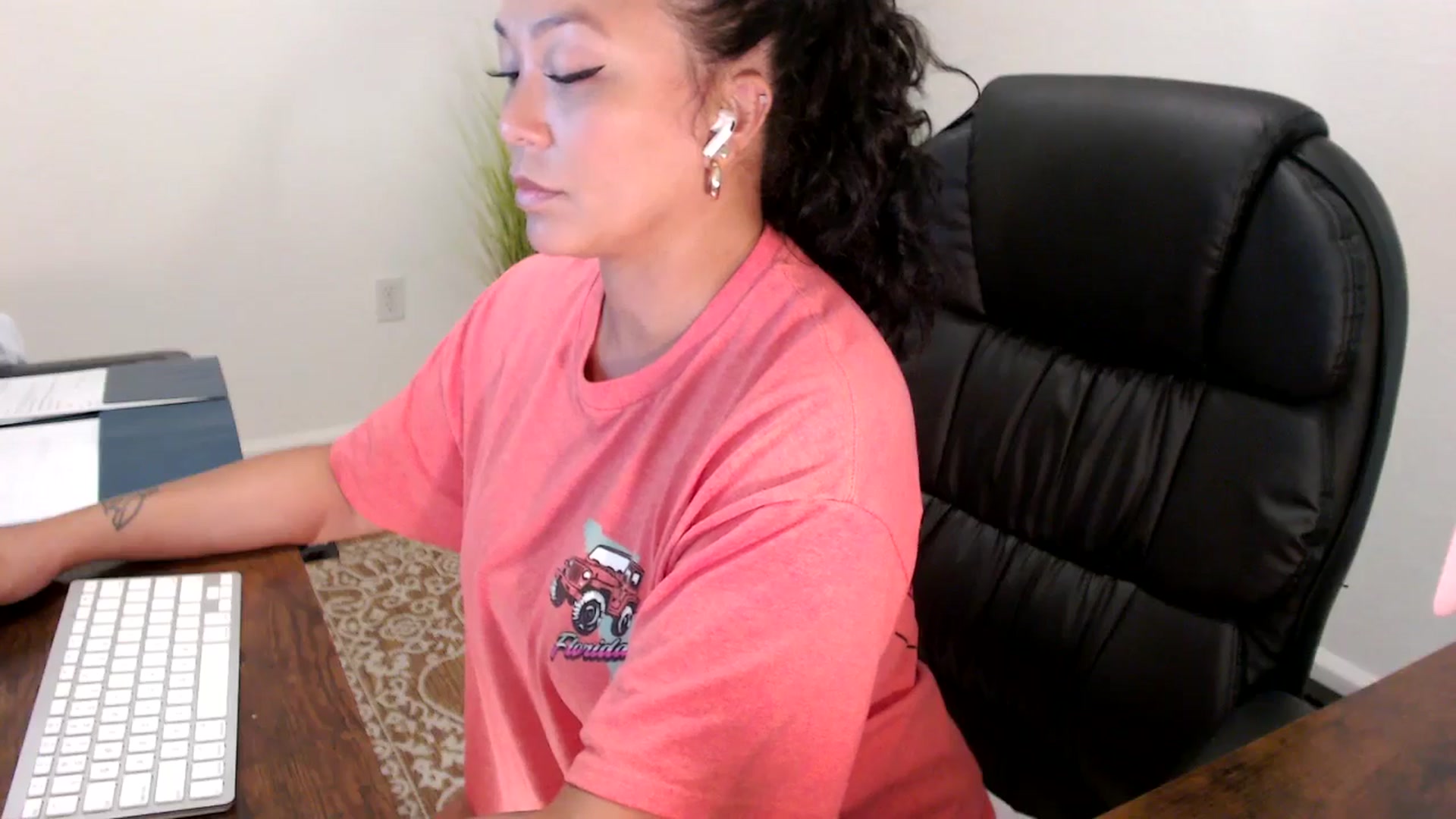 Gallery image thumbnail from MickaylaStar's myfreecams stream on, 08/28/2025, 17:34 image 14 of 20