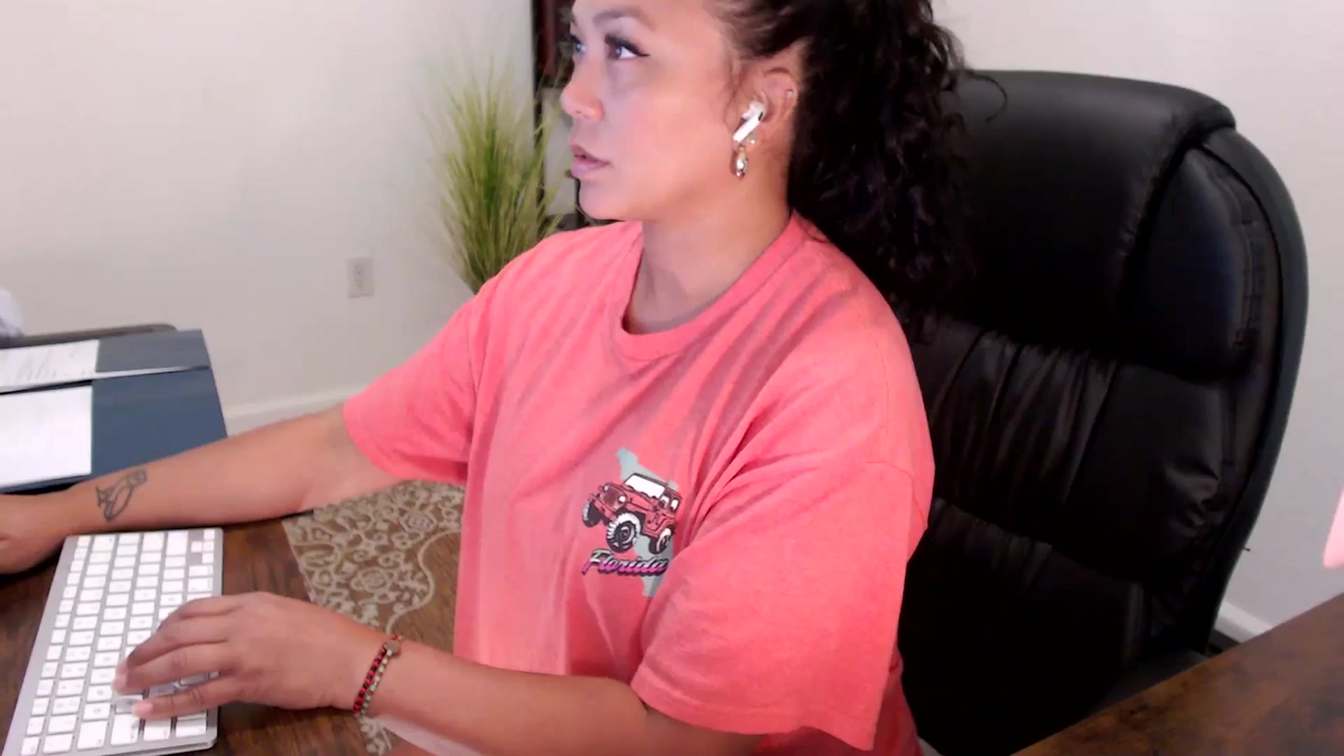 Gallery image thumbnail from MickaylaStar's myfreecams stream on, 08/28/2025, 17:34 image 18 of 20