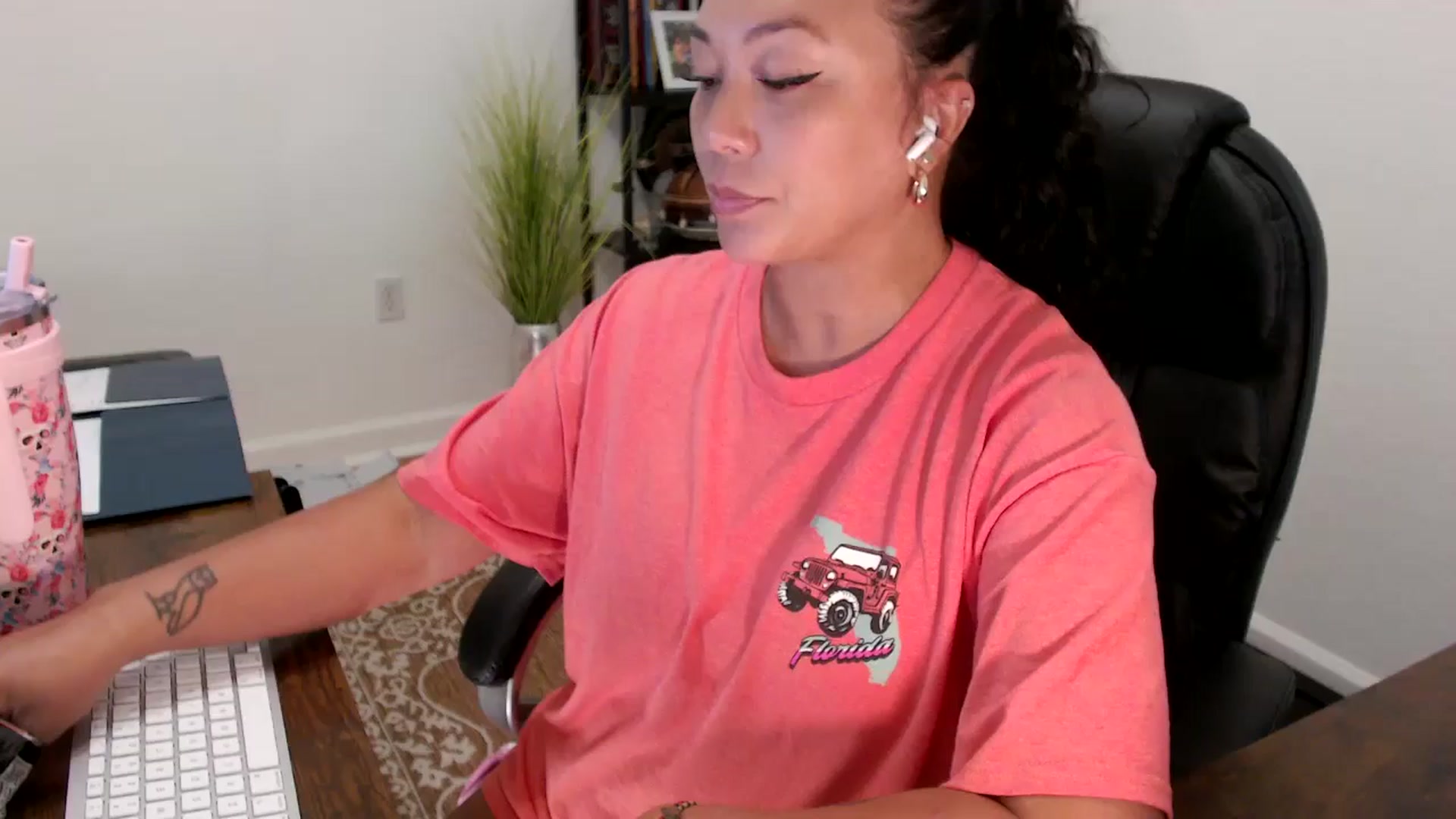 Gallery image thumbnail from MickaylaStar's myfreecams stream on, 08/28/2025, 18:12 image 13 of 20