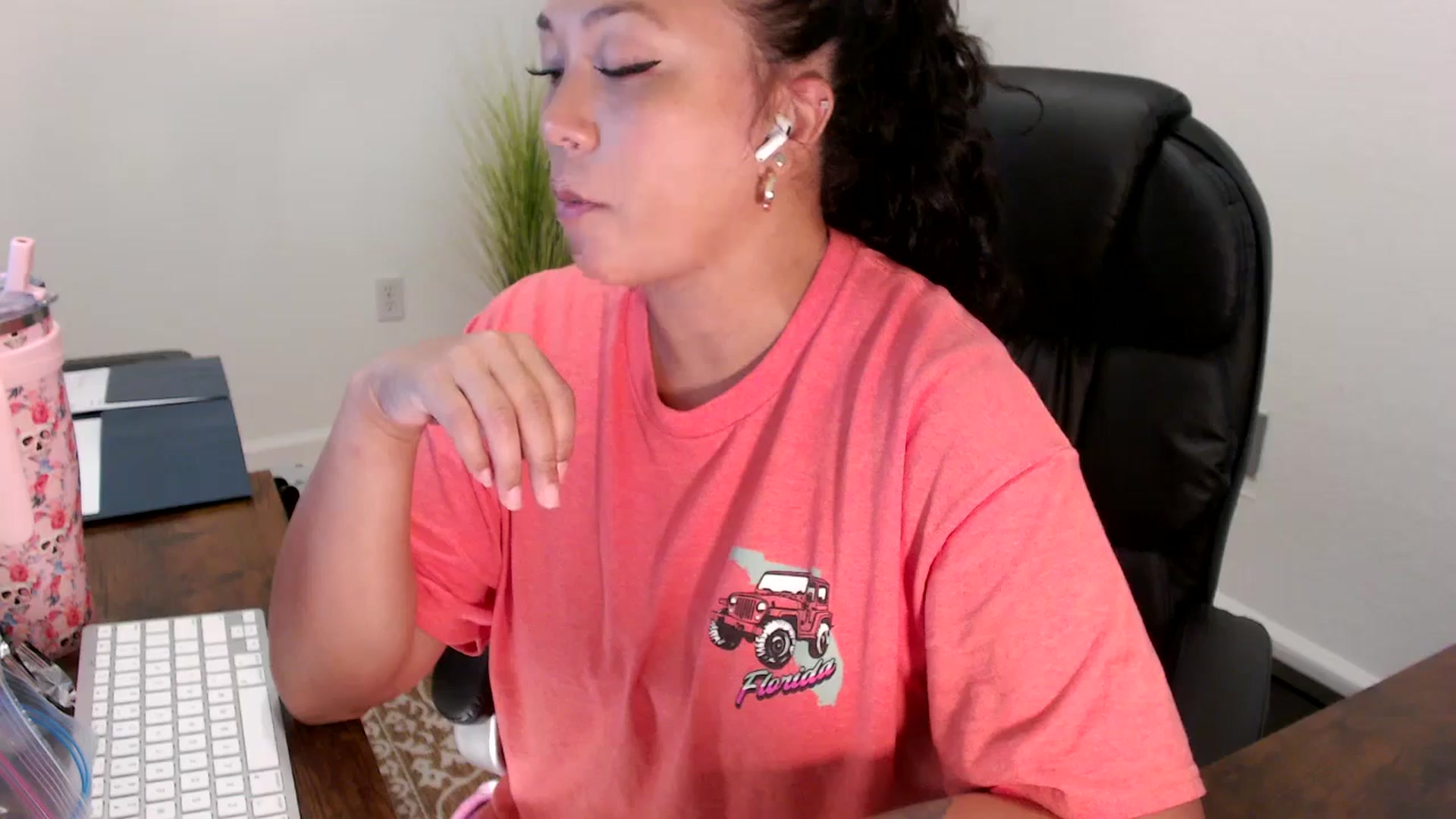 Gallery image thumbnail from MickaylaStar's myfreecams stream on, 08/28/2025, 18:12 image 12 of 20