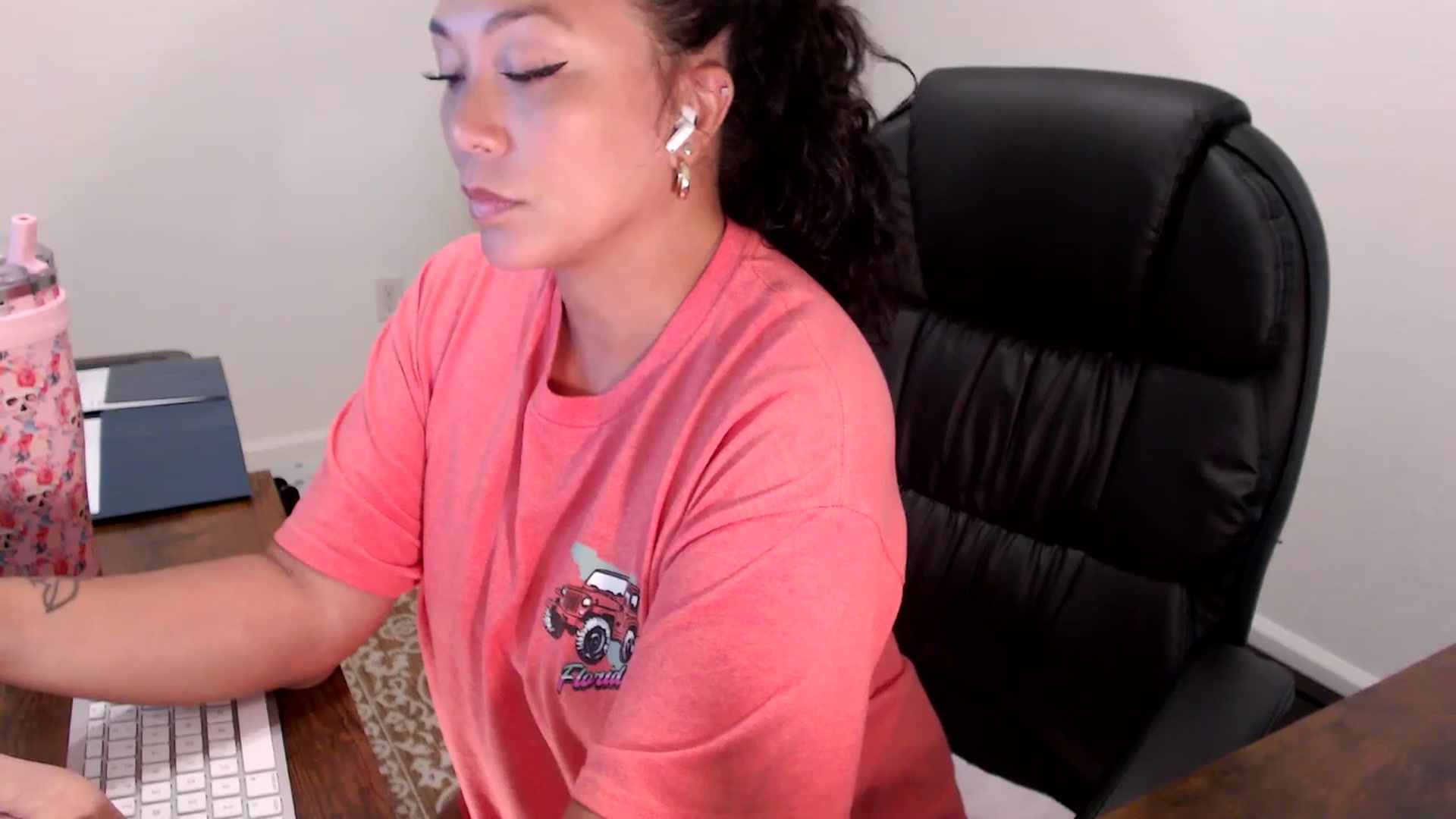 Gallery image thumbnail from MickaylaStar's myfreecams stream on, 08/28/2025, 18:12 image 18 of 20