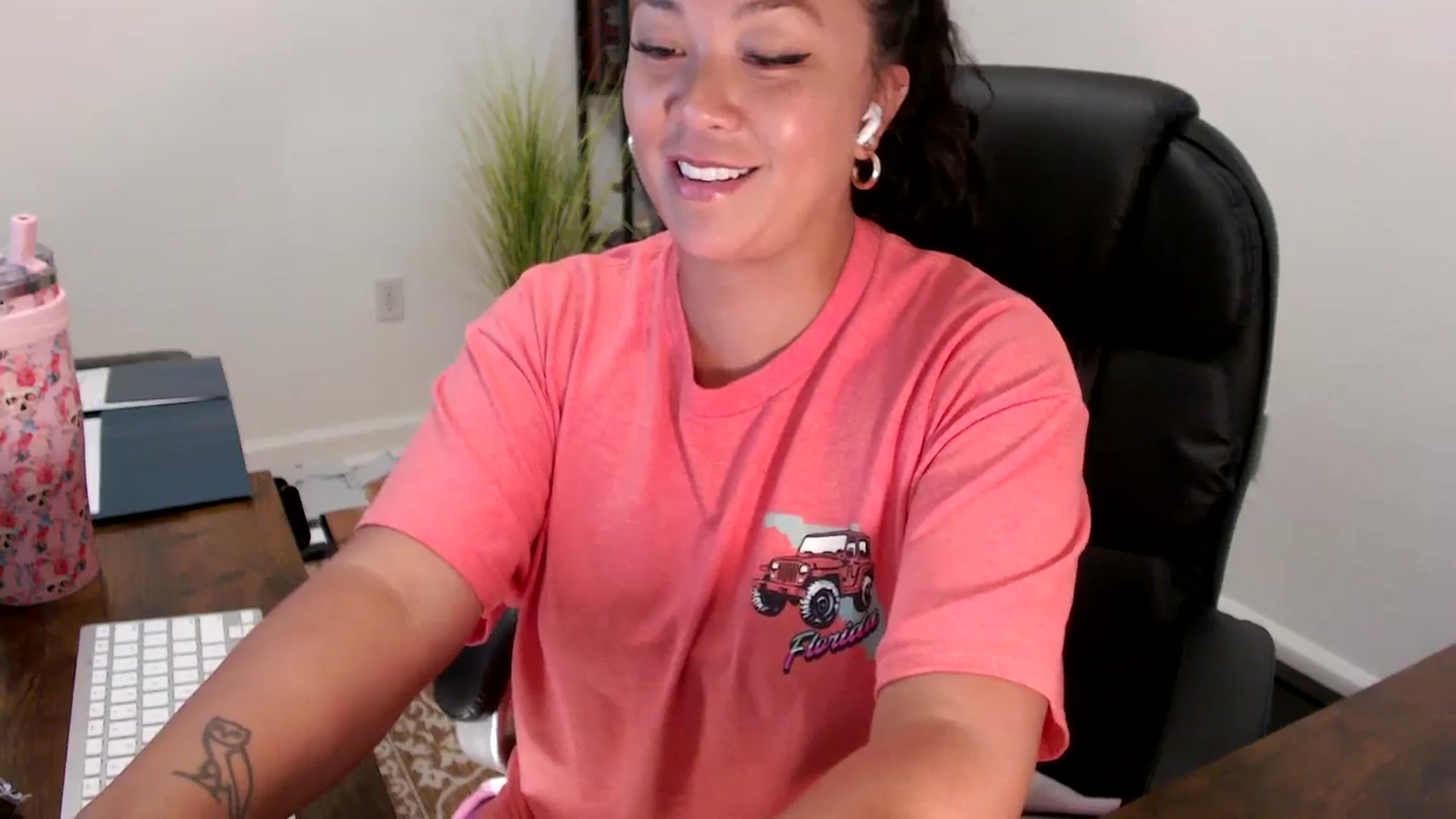 Gallery image thumbnail from MickaylaStar's myfreecams stream on, 08/28/2025, 18:12 image 19 of 20