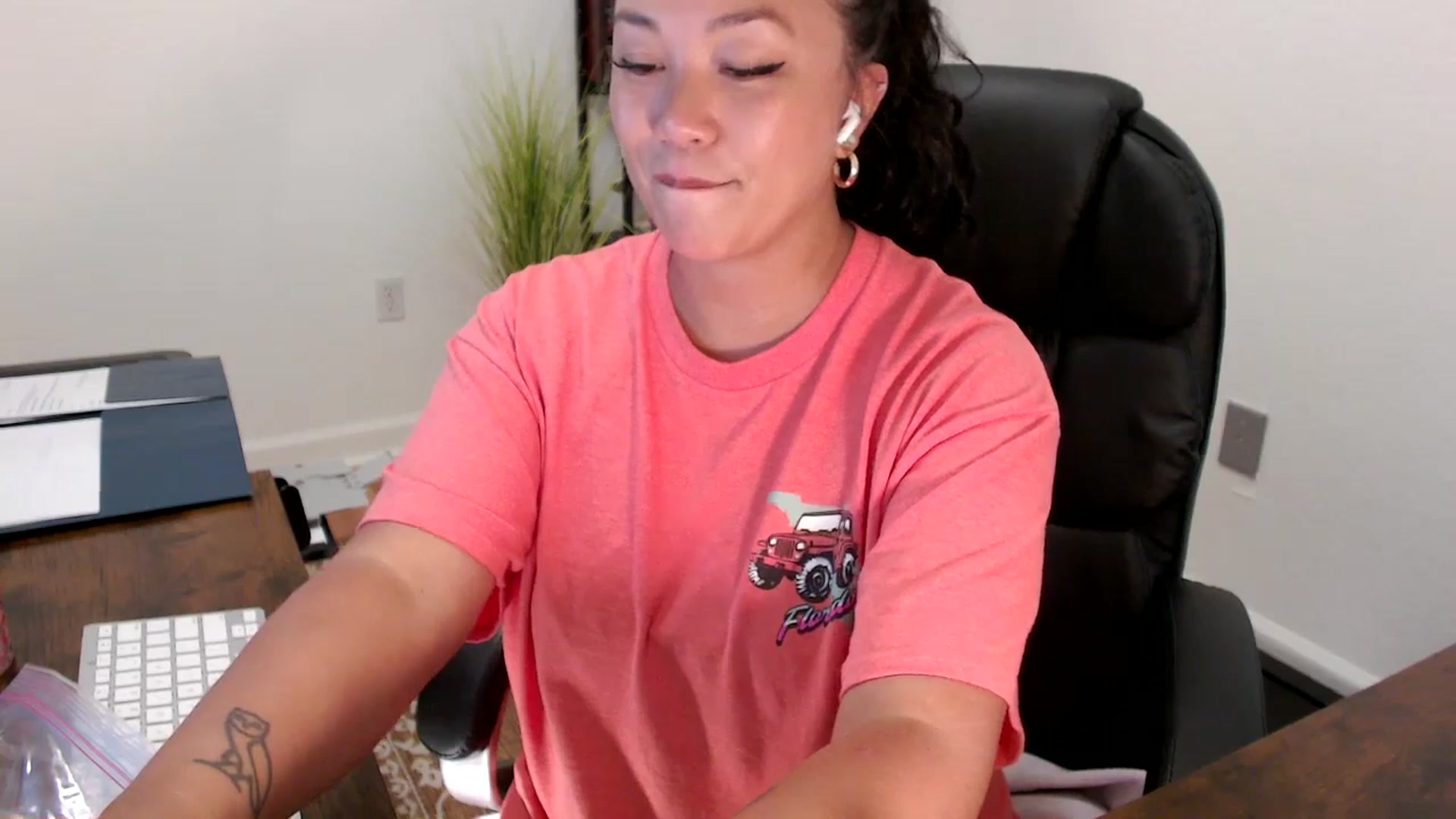 Gallery image thumbnail from MickaylaStar's myfreecams stream on, 08/28/2025, 18:12 image 6 of 20