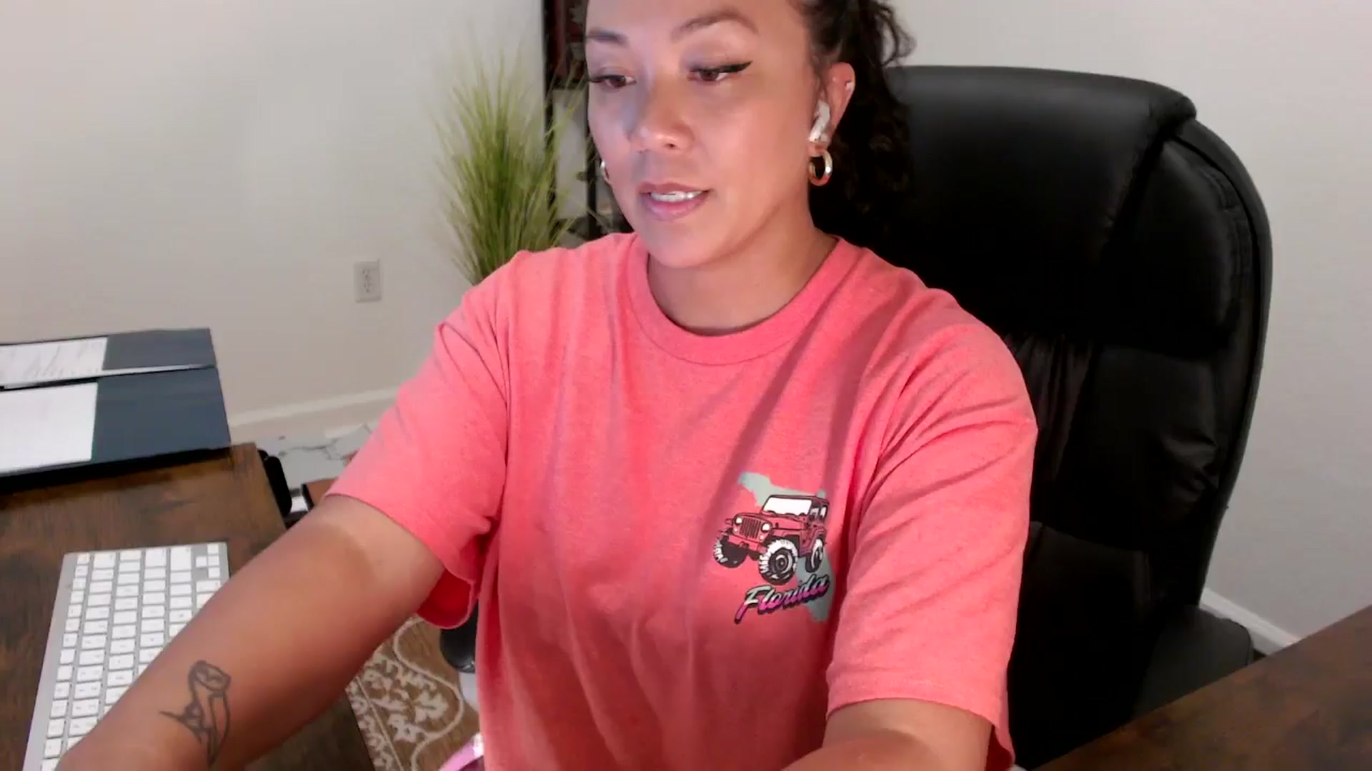 Gallery image thumbnail from MickaylaStar's myfreecams stream on, 08/28/2025, 20:18 image 1 of 20