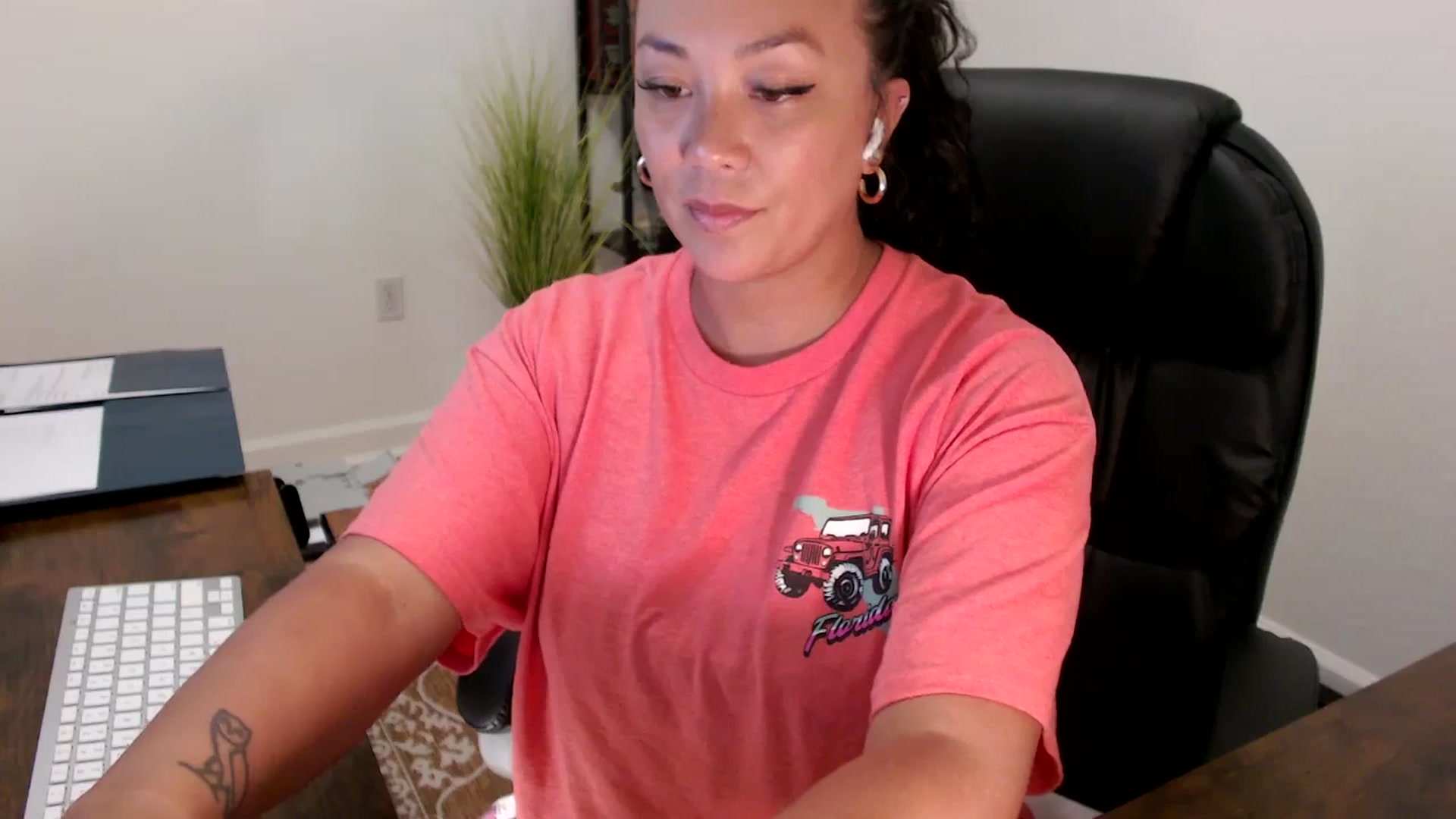 Gallery image thumbnail from MickaylaStar's myfreecams stream on, 08/28/2025, 20:18 image 8 of 20