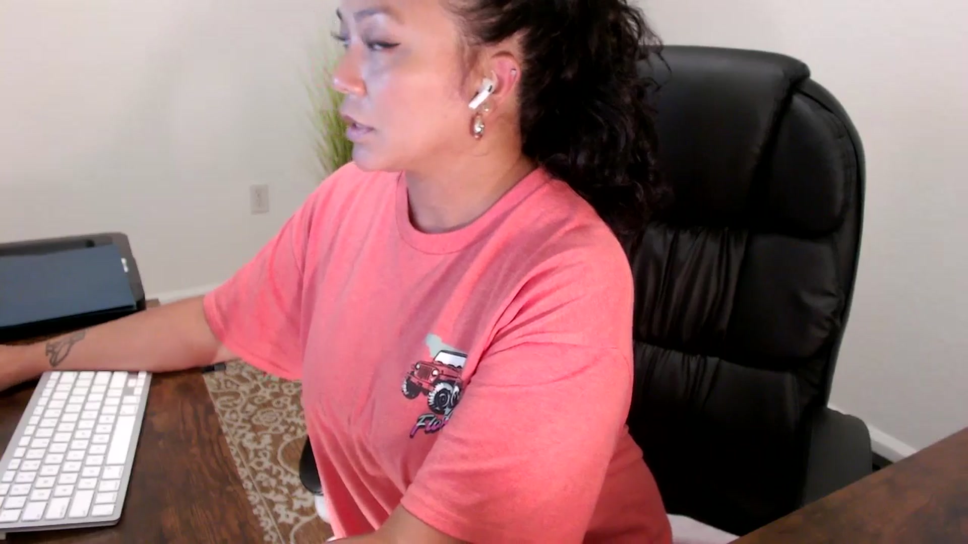 Gallery image thumbnail from MickaylaStar's myfreecams stream on, 08/28/2025, 20:18 image 17 of 20