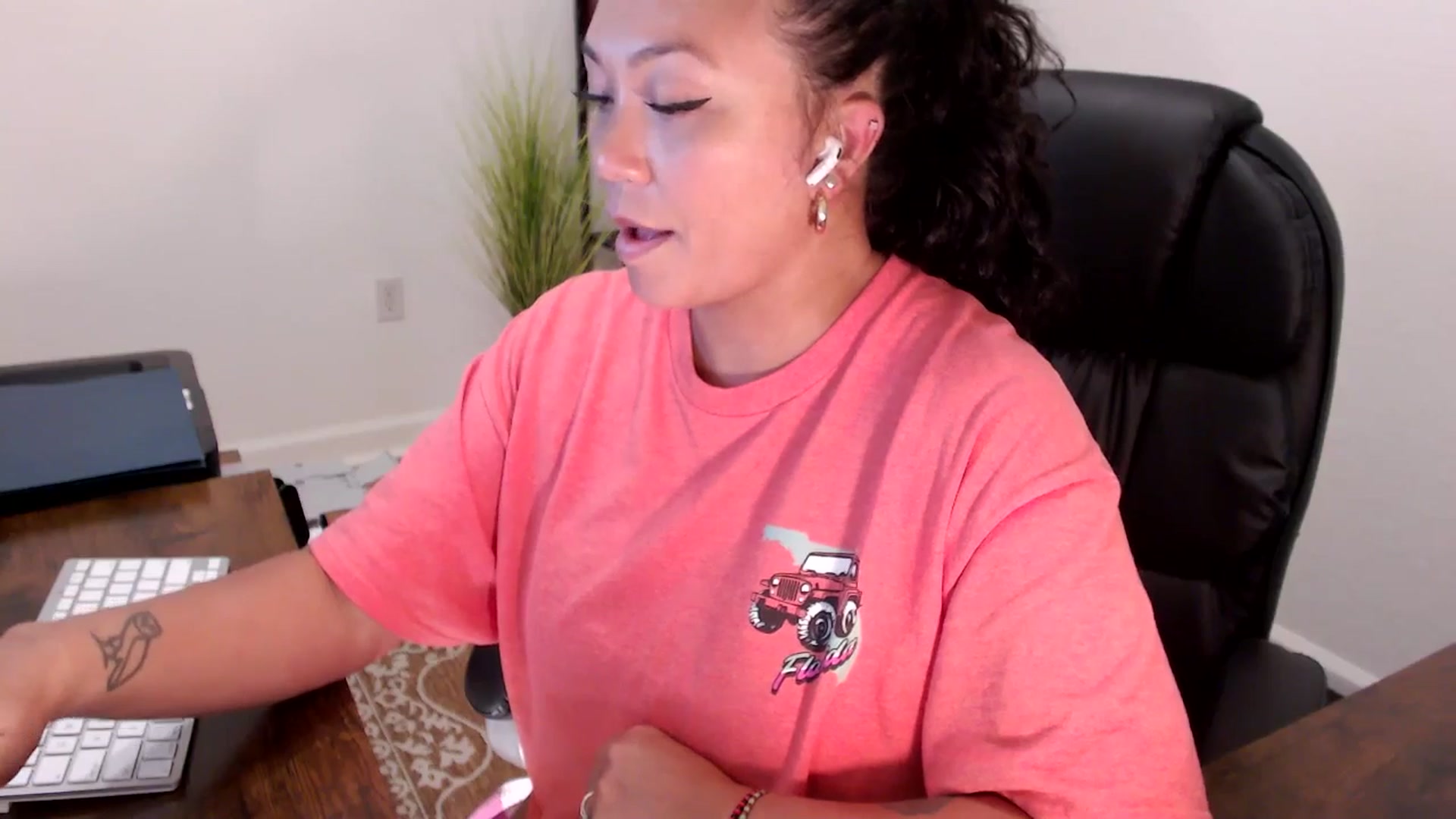 Gallery image thumbnail from MickaylaStar's myfreecams stream on, 08/28/2025, 20:18 image 20 of 20