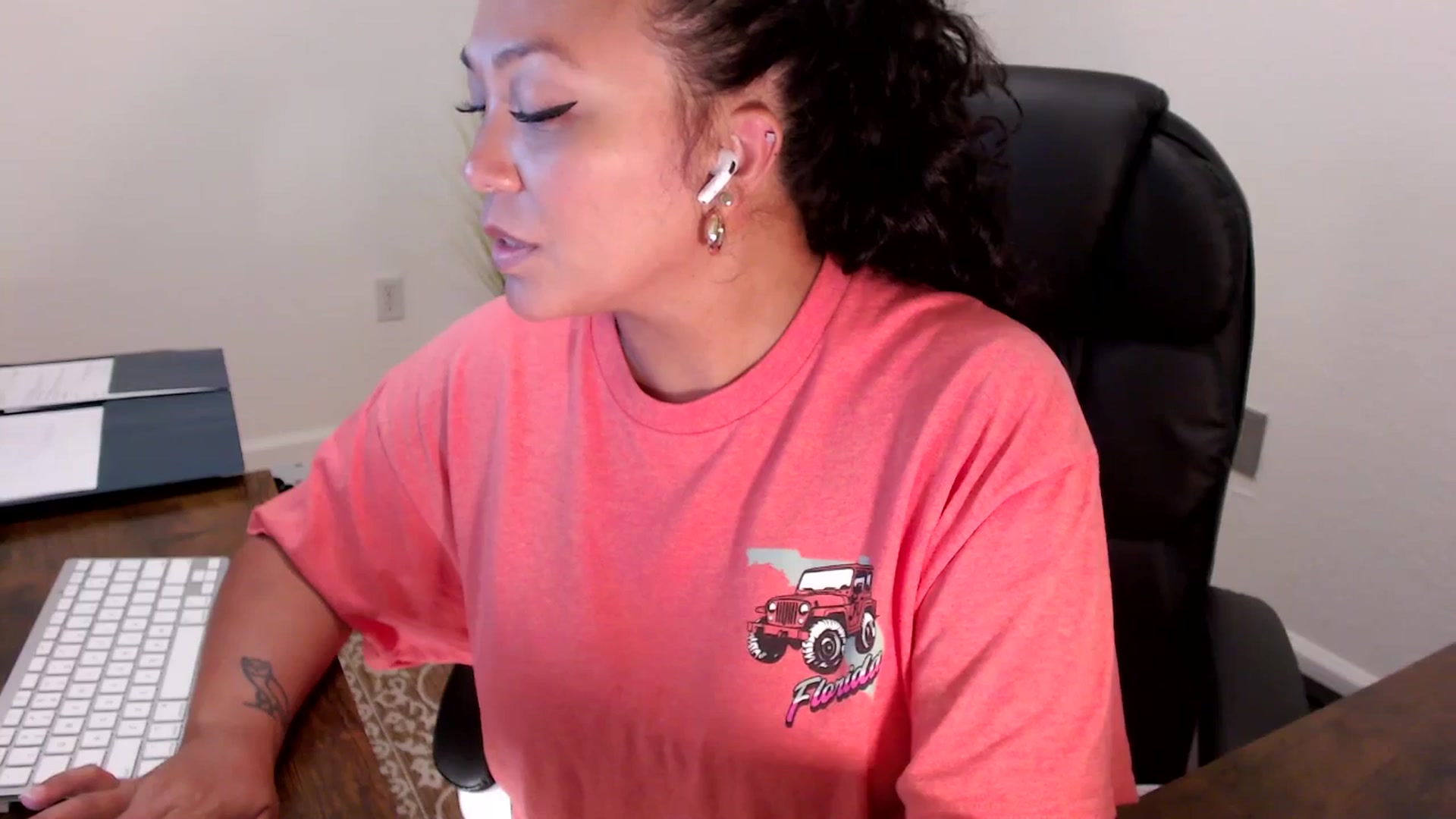 Gallery image thumbnail from MickaylaStar's myfreecams stream on, 08/28/2025, 20:18 image 14 of 20