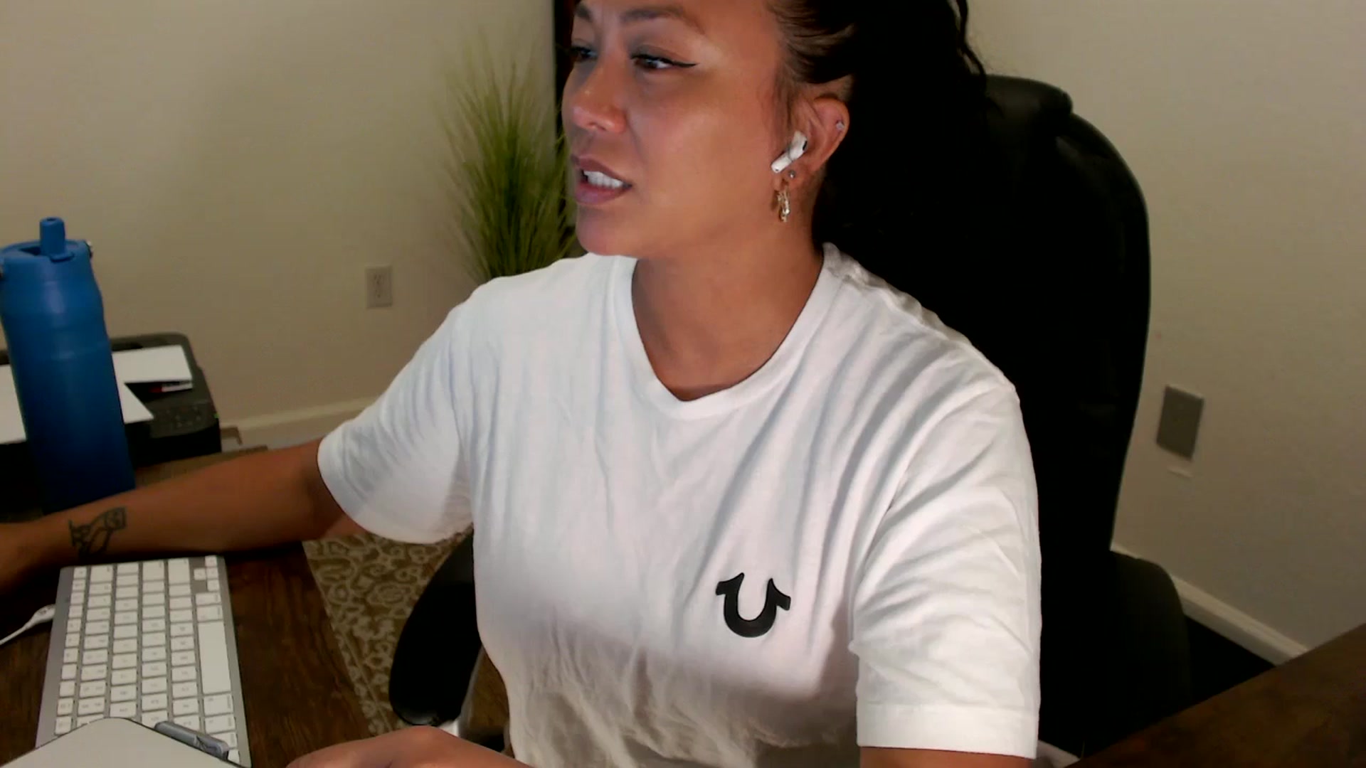 Gallery image thumbnail from MickaylaStar's myfreecams stream on, 08/29/2025, 14:58 image 1 of 20