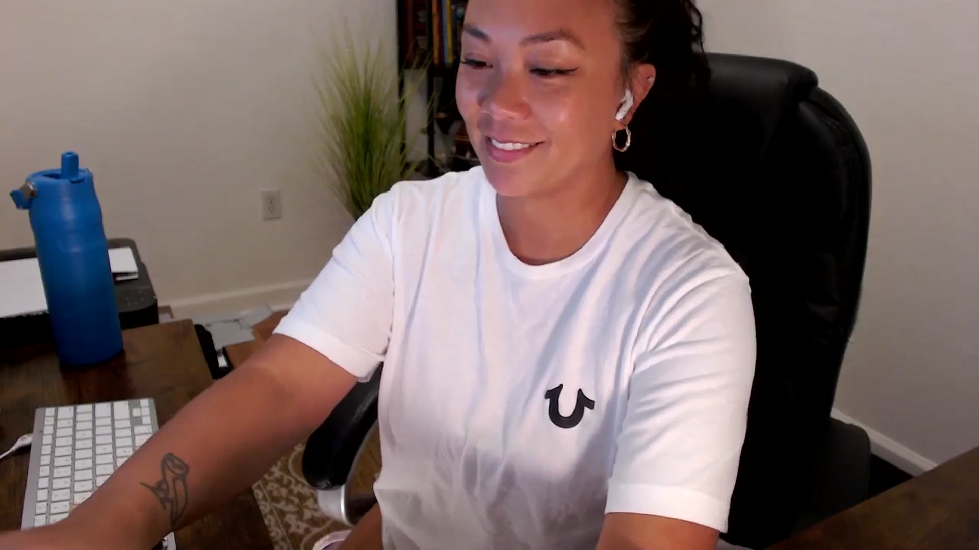 Gallery image thumbnail from MickaylaStar's myfreecams stream on, 08/29/2025, 15:30 image 2 of 20