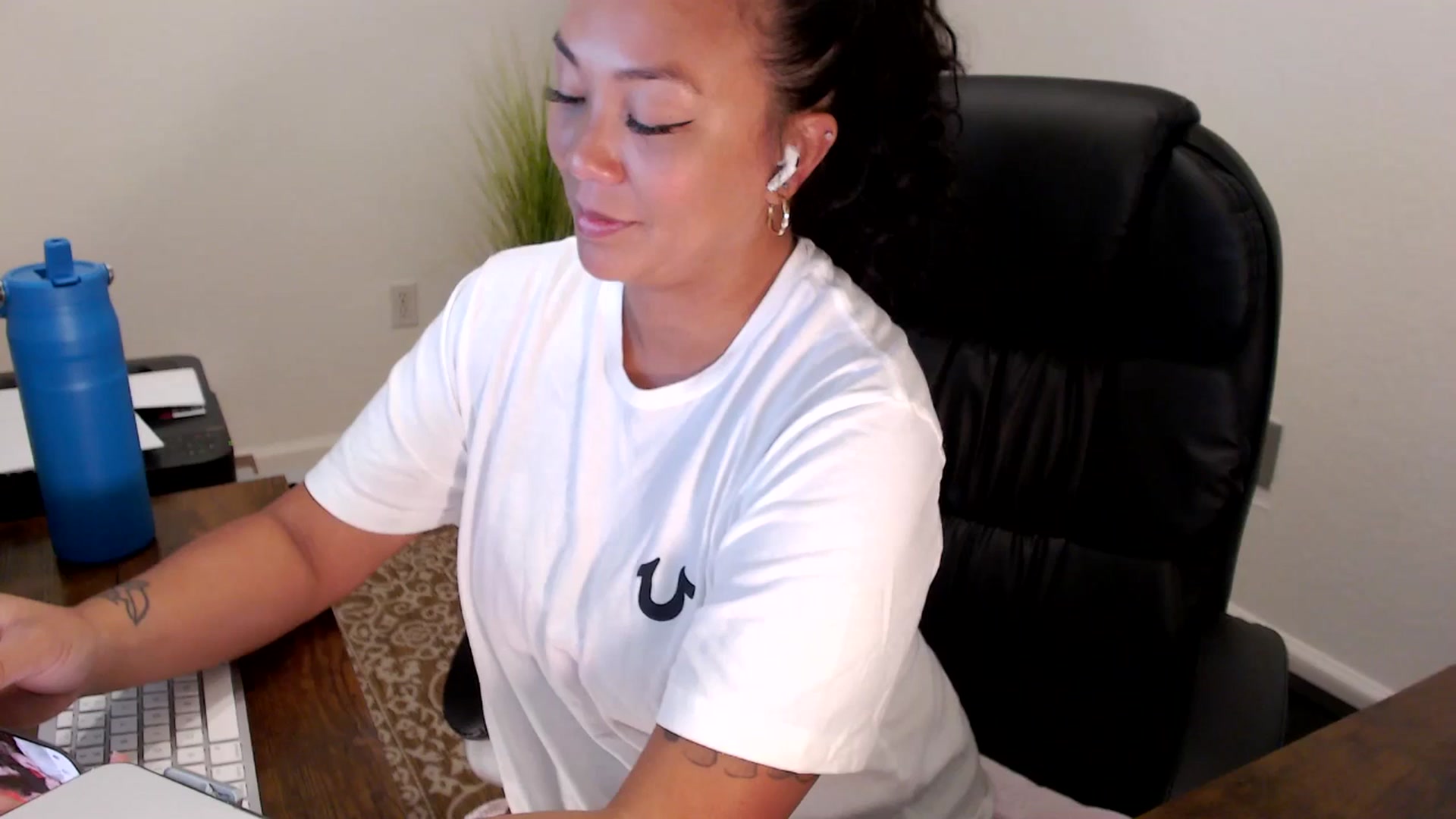 Gallery image thumbnail from MickaylaStar's myfreecams stream on, 08/29/2025, 15:30 image 8 of 20
