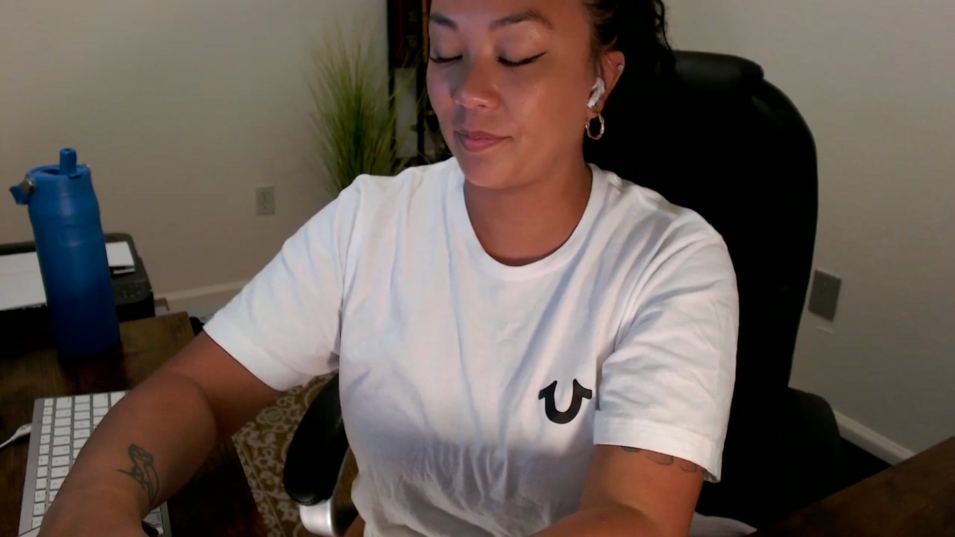 Gallery image thumbnail from MickaylaStar's myfreecams stream on, 08/29/2025, 15:30 image 3 of 20