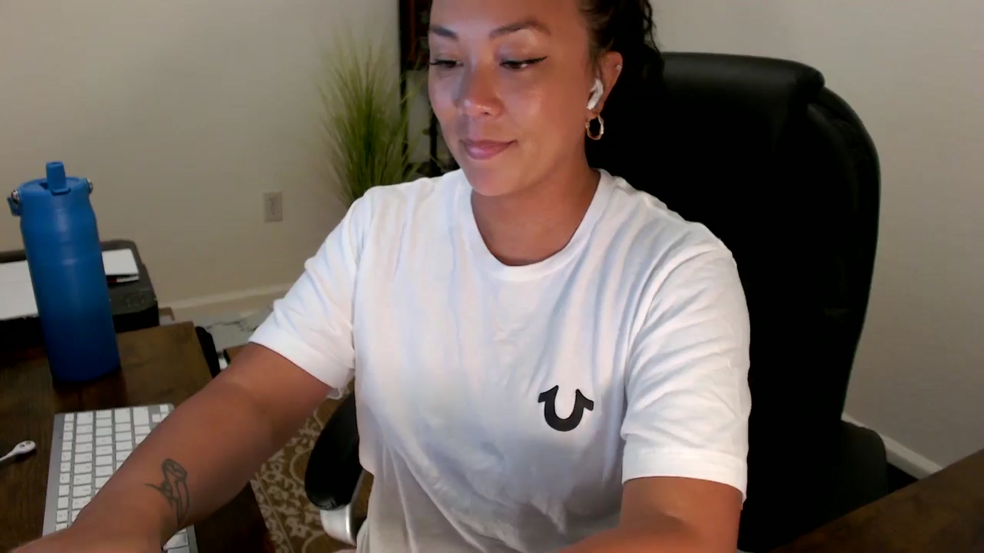 Gallery image thumbnail from MickaylaStar's myfreecams stream on, 08/29/2025, 15:54 image 16 of 20