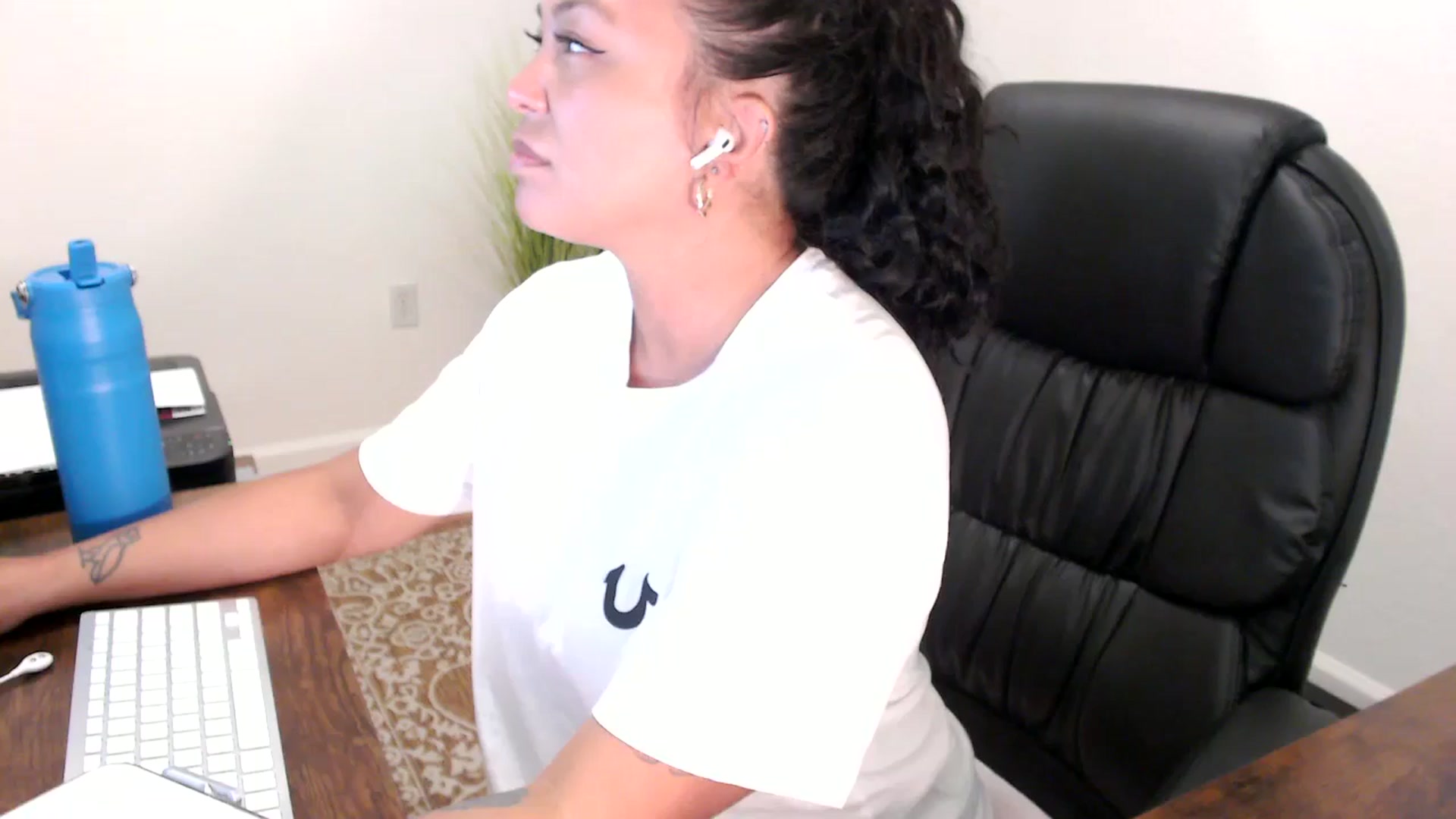 Gallery image thumbnail from MickaylaStar's myfreecams stream on, 08/29/2025, 15:54 image 17 of 20