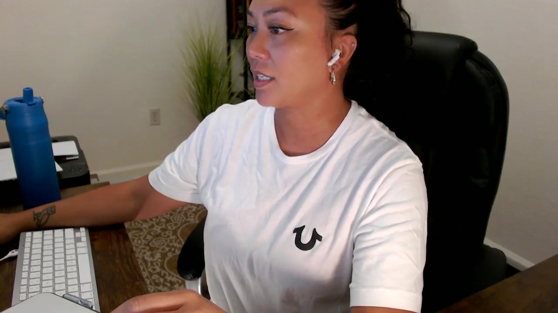 Gallery image thumbnail from MickaylaStar's myfreecams stream on, 08/29/2025, 15:54 image 3 of 20