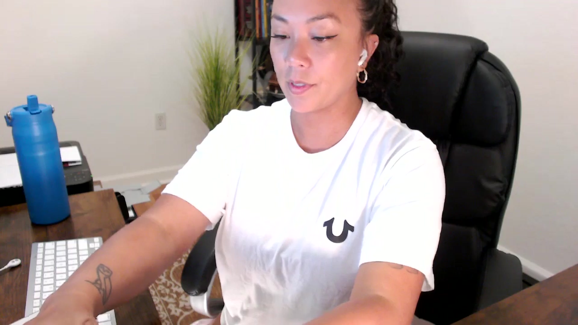 Gallery image thumbnail from MickaylaStar's myfreecams stream on, 08/29/2025, 15:54 image 12 of 20