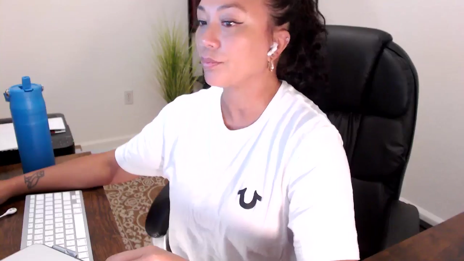 Gallery image thumbnail from MickaylaStar's myfreecams stream on, 08/29/2025, 15:54 image 13 of 20